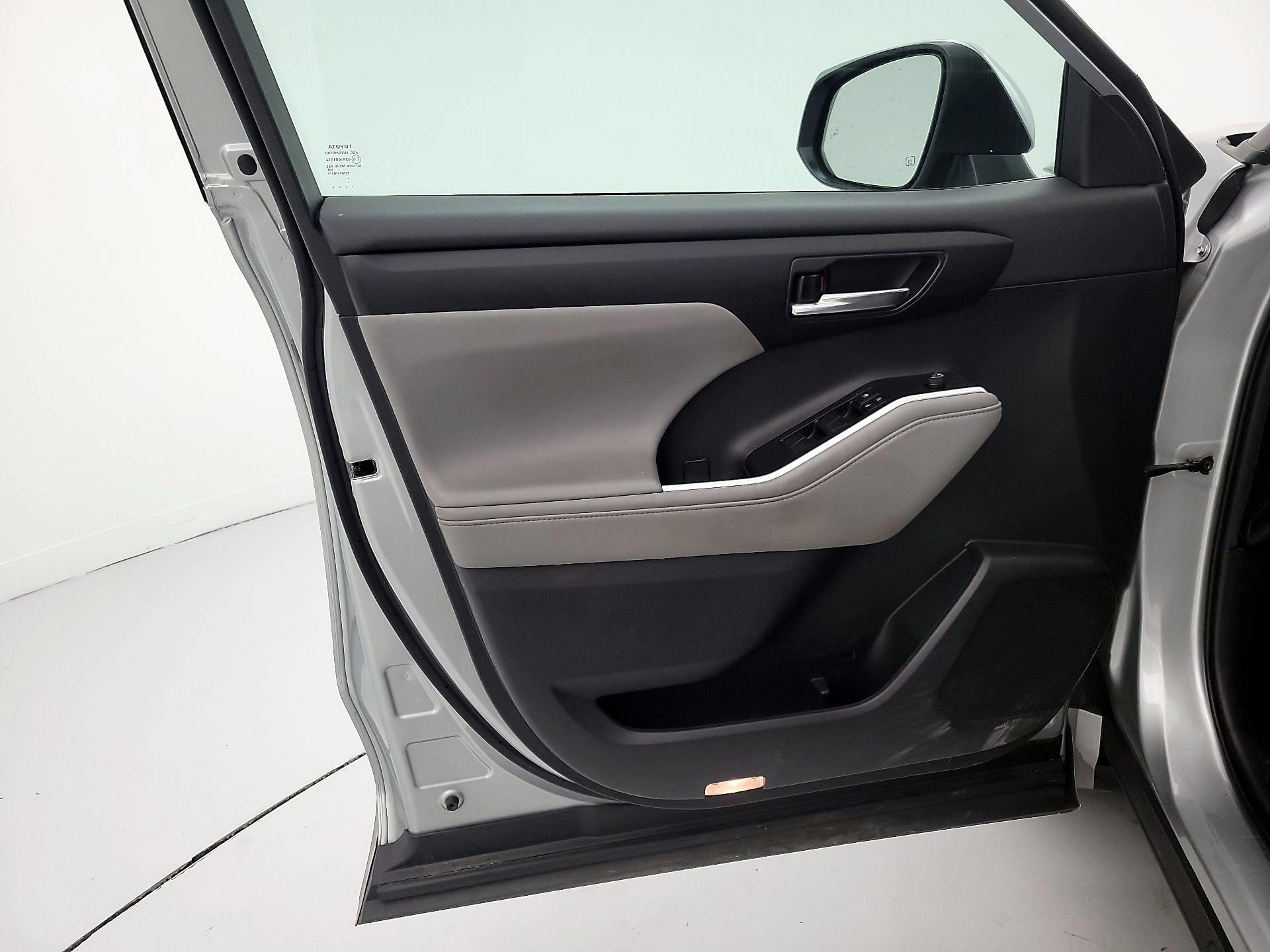 Thumbnail: 2021 Toyota Highlander - 12