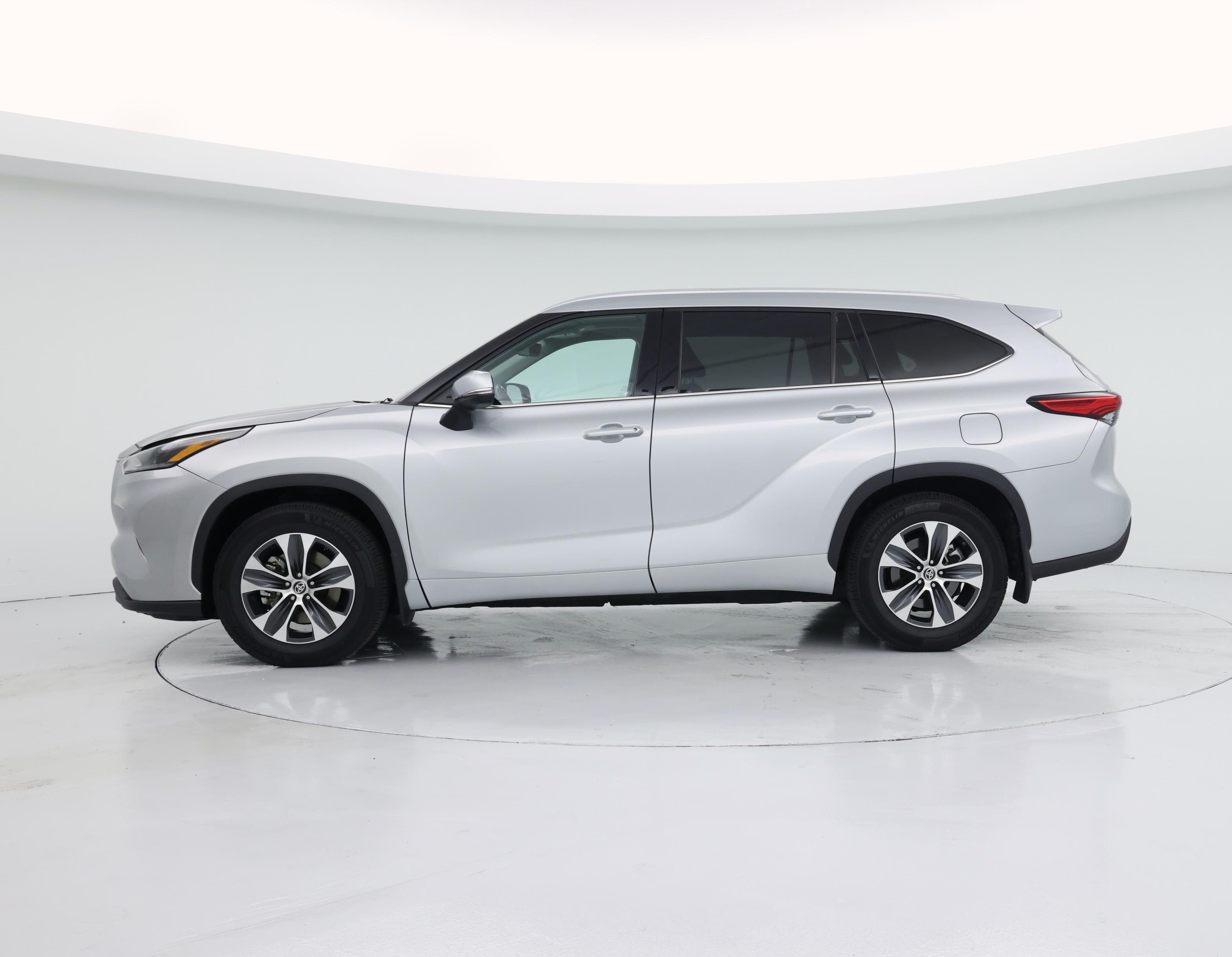 Thumbnail: 2021 Toyota Highlander - 3