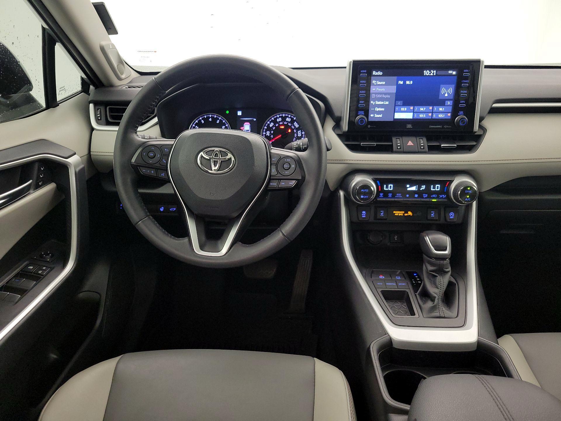 Thumbnail: 2021 Toyota RAV4 - 10