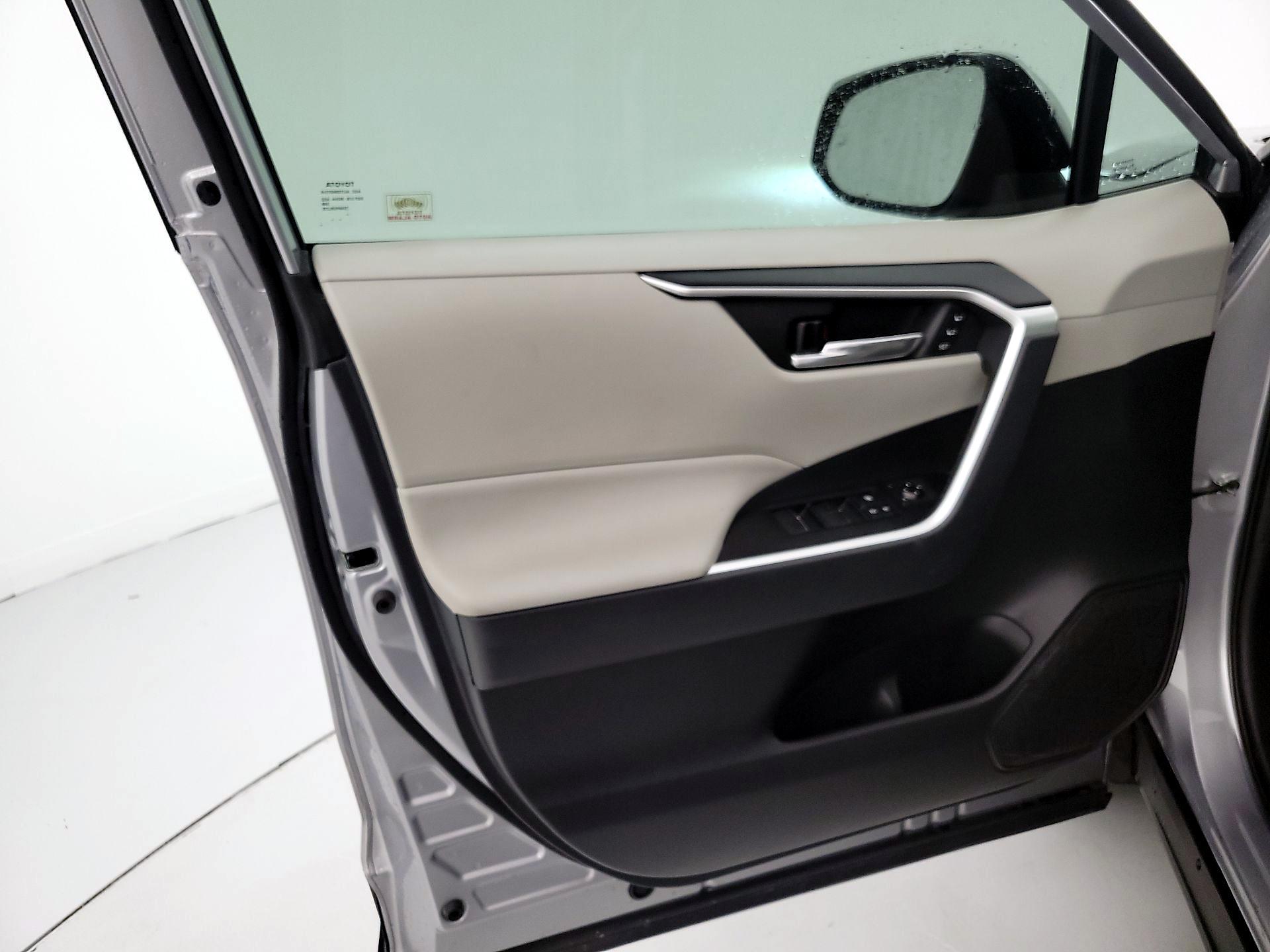 Thumbnail: 2021 Toyota RAV4 - 12