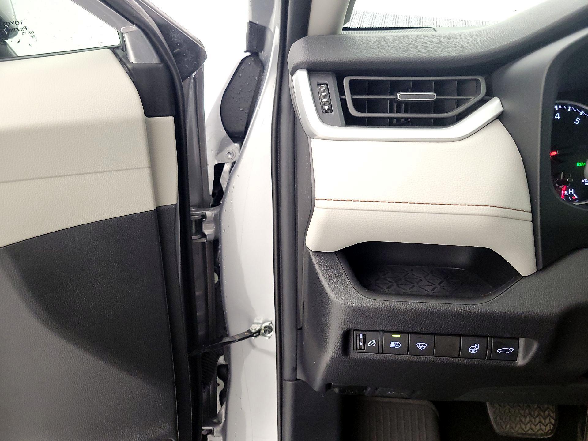 Thumbnail: 2021 Toyota RAV4 - 13