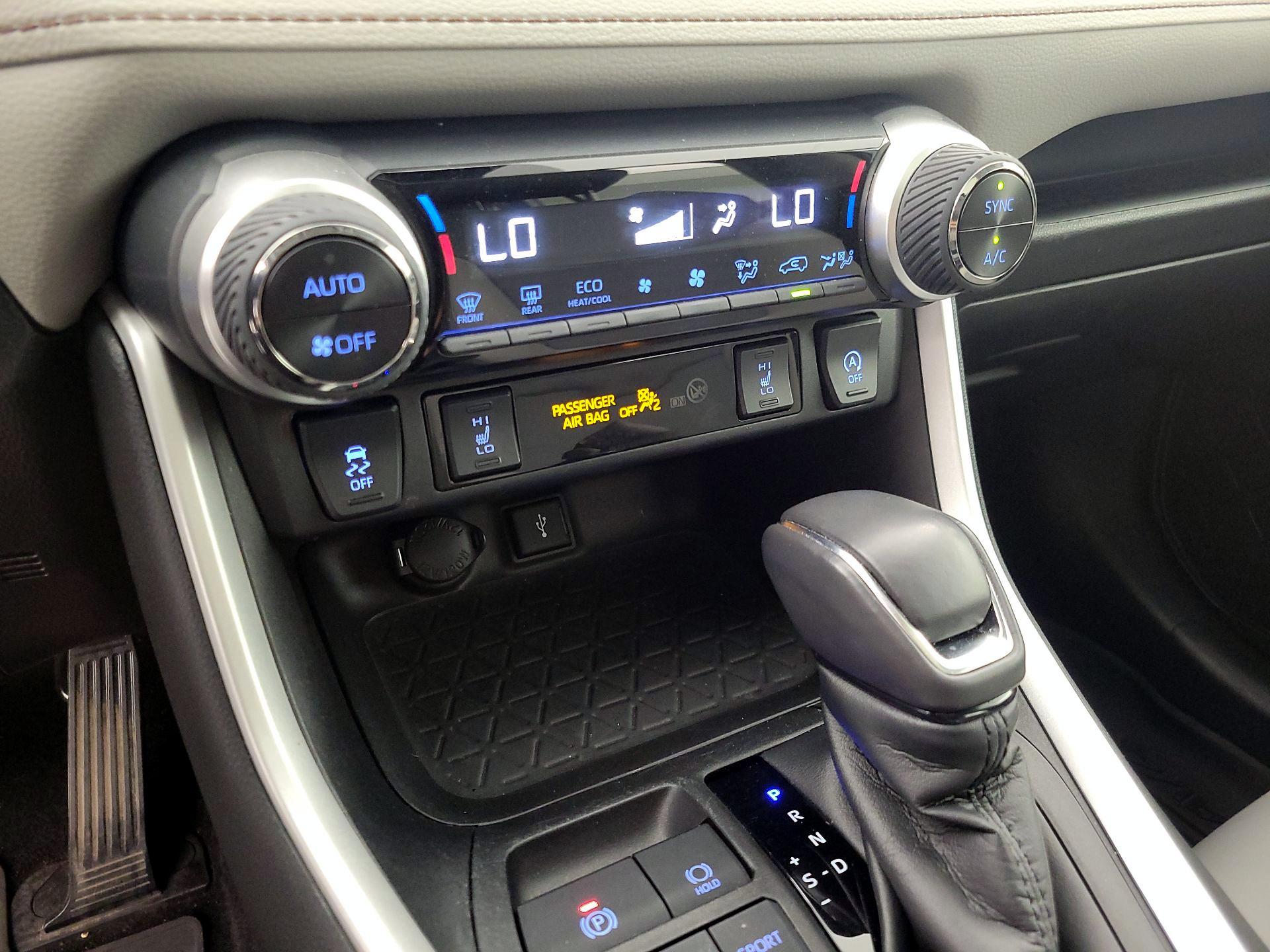 Thumbnail: 2021 Toyota RAV4 - 16