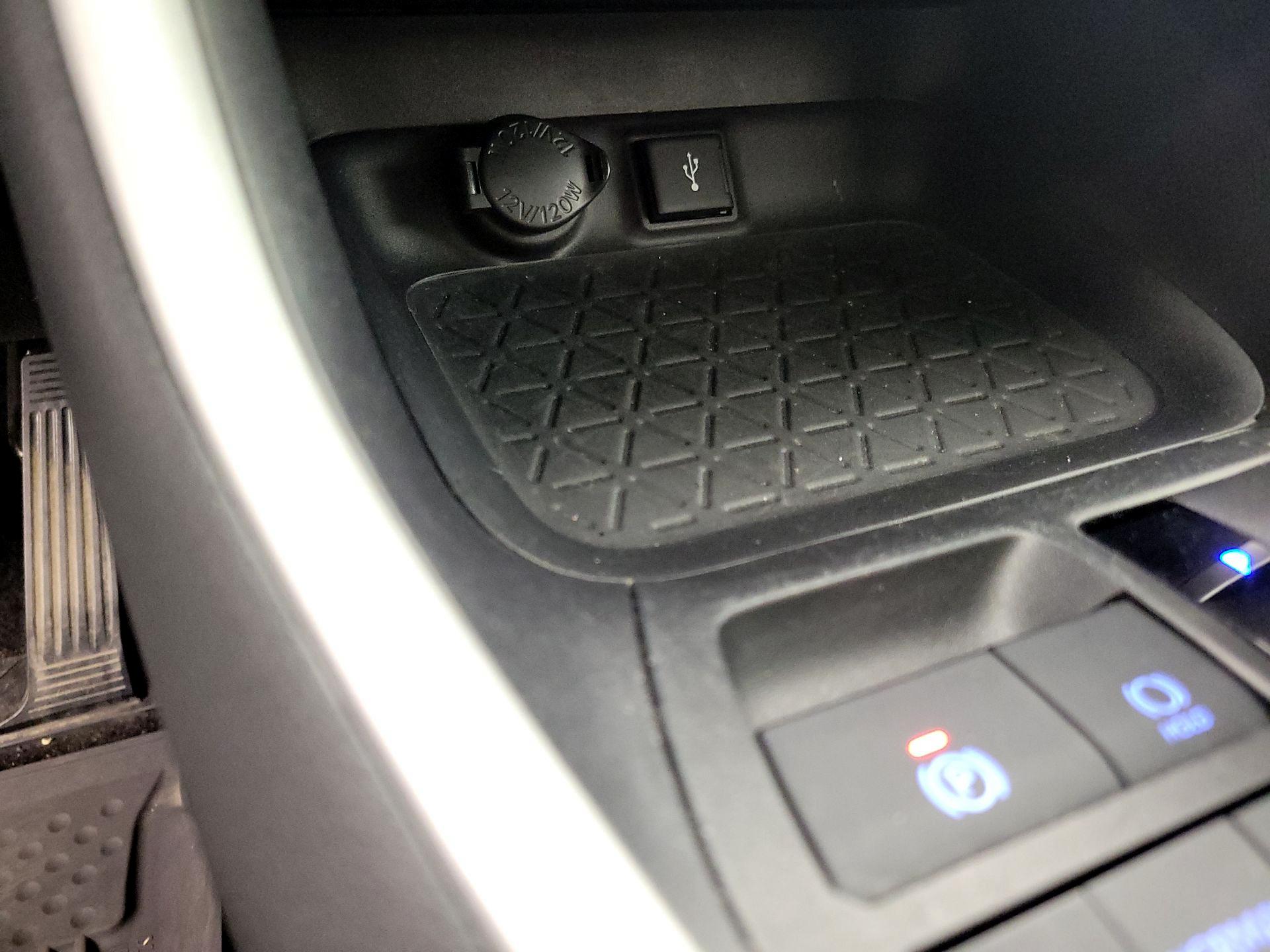 Thumbnail: 2021 Toyota RAV4 - 18