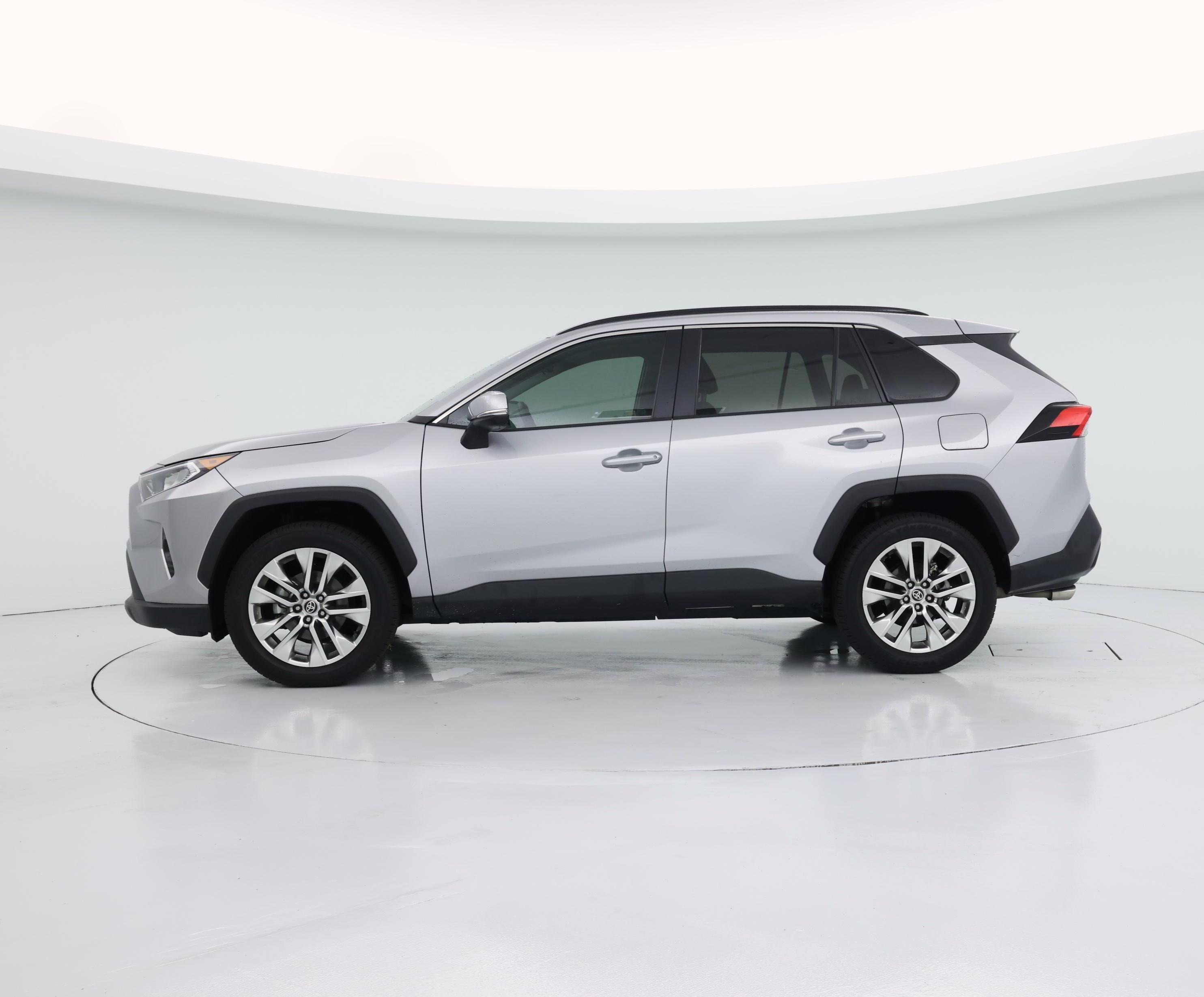 Thumbnail: 2021 Toyota RAV4 - 3