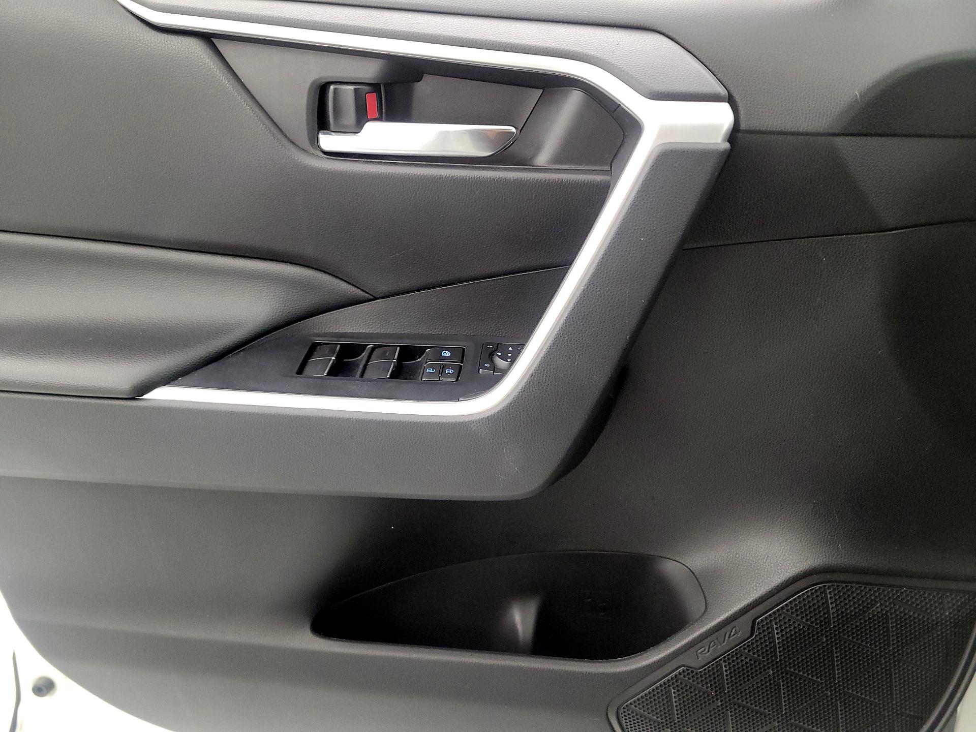 Thumbnail: 2022 Toyota RAV4 - 12