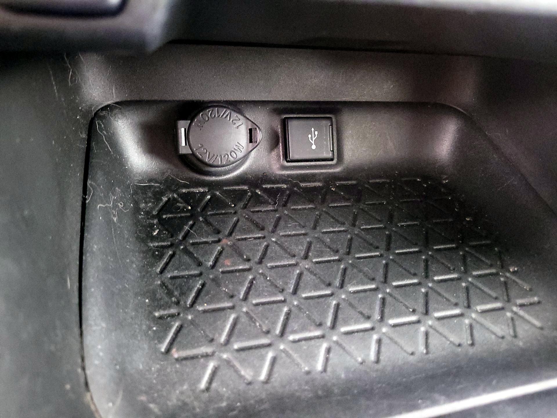 Thumbnail: 2022 Toyota RAV4 - 18