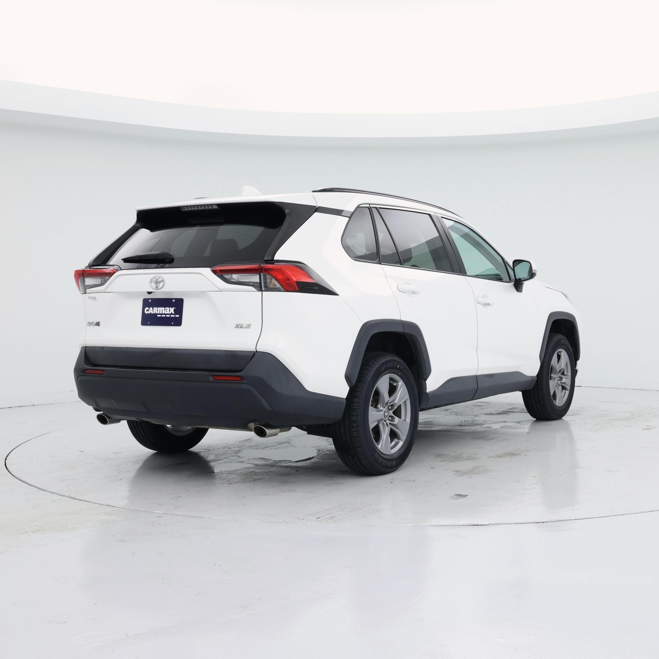 Thumbnail: 2022 Toyota RAV4 - 8