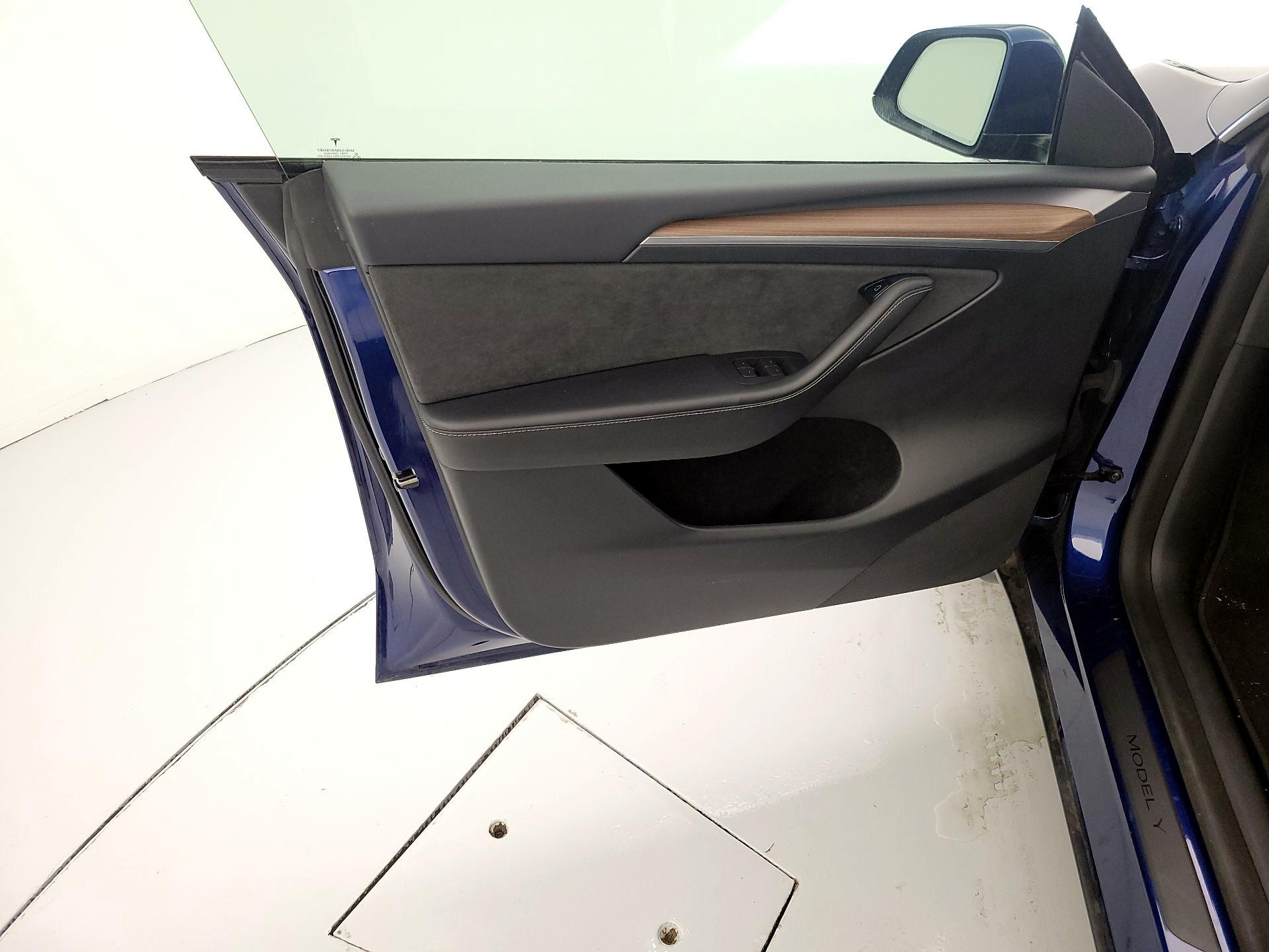 Thumbnail: 2023 Tesla Model Y - 12