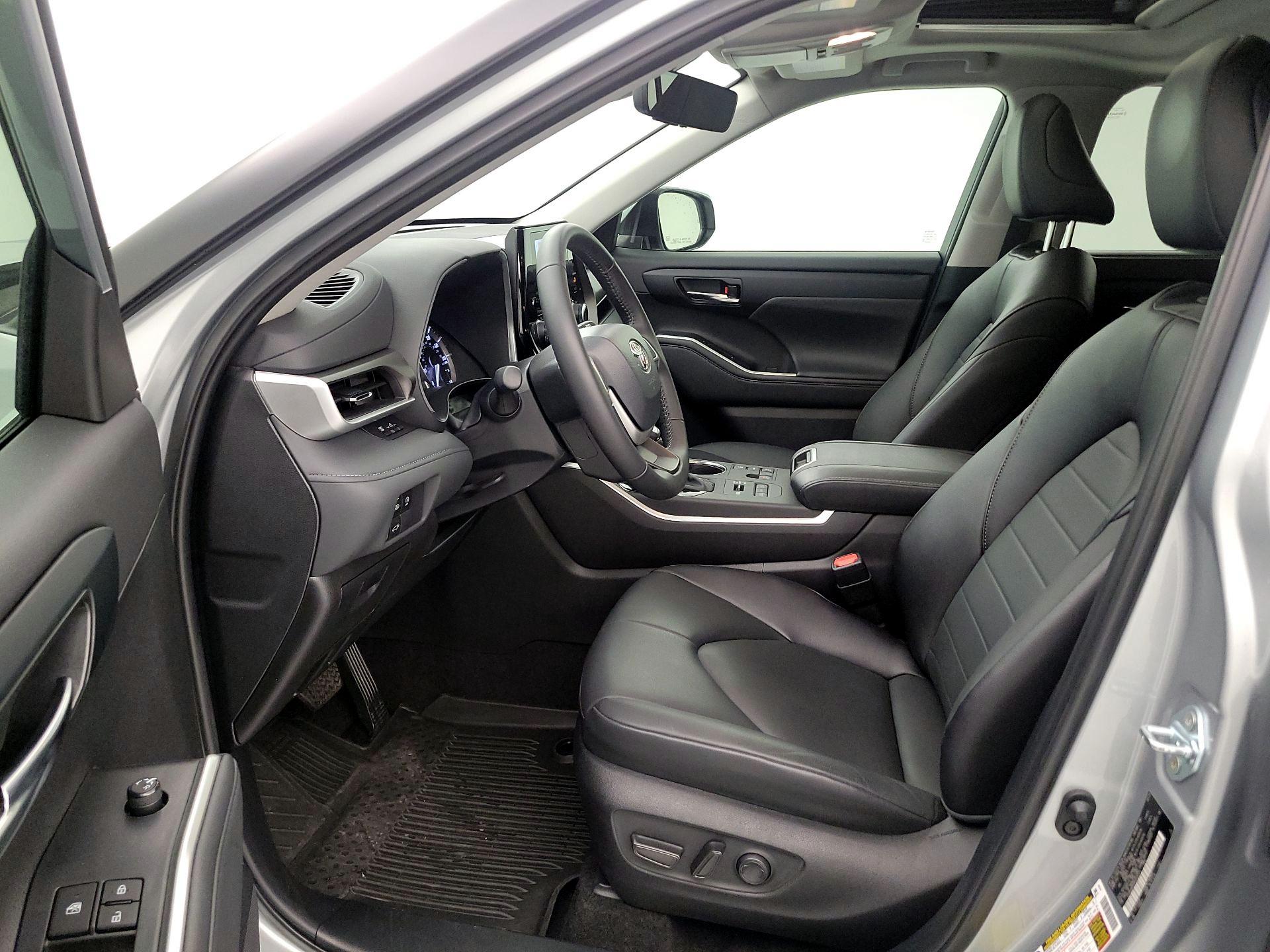 Thumbnail: 2024 Toyota Highlander - 11