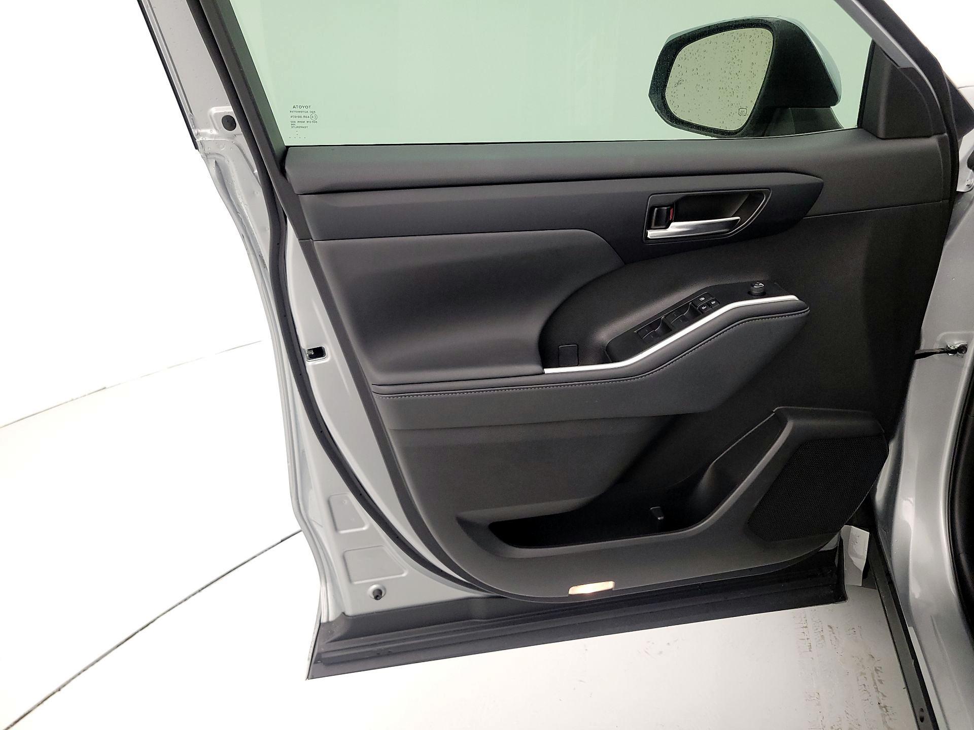 Thumbnail: 2024 Toyota Highlander - 12