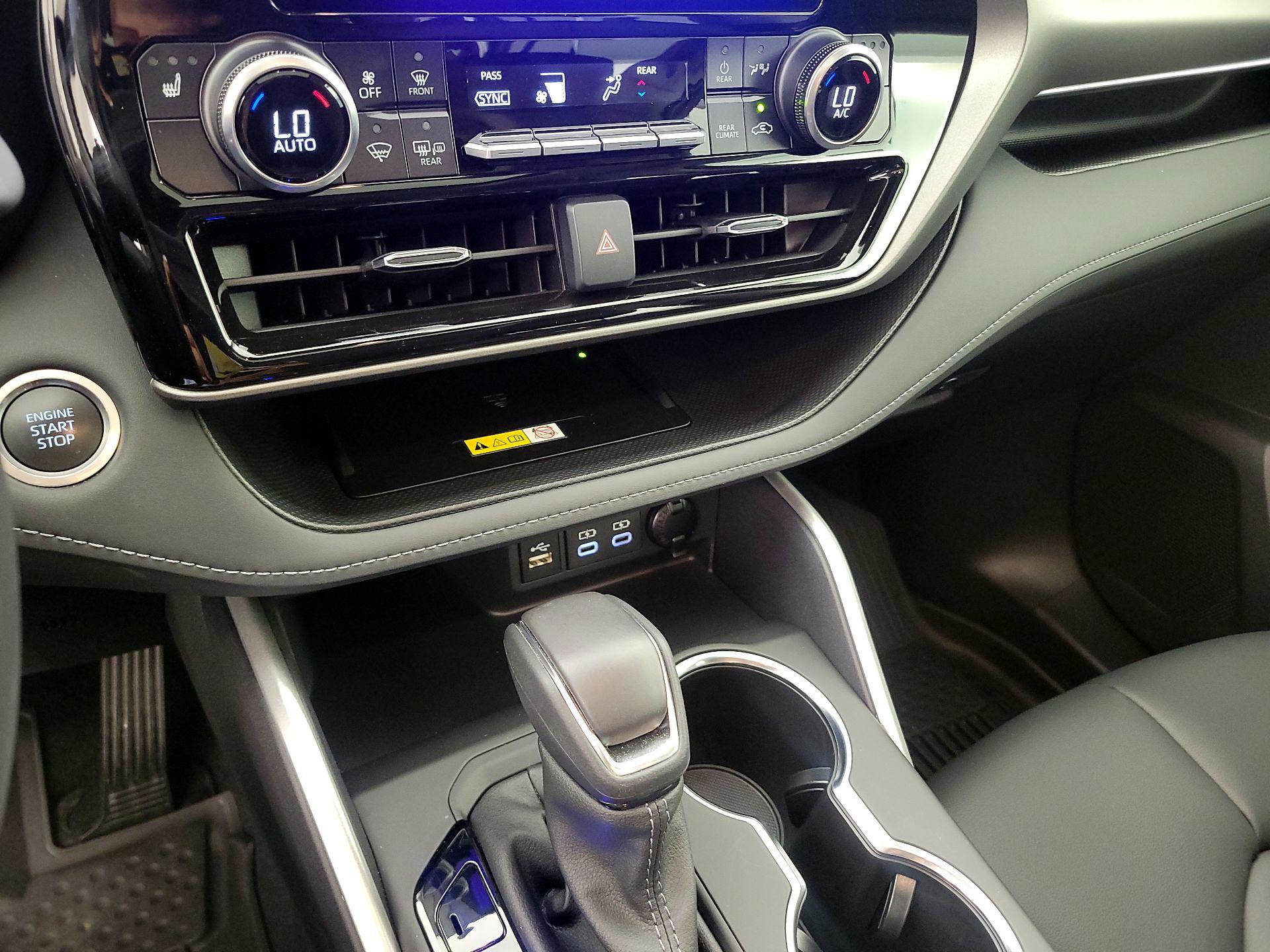 Thumbnail: 2024 Toyota Highlander - 16