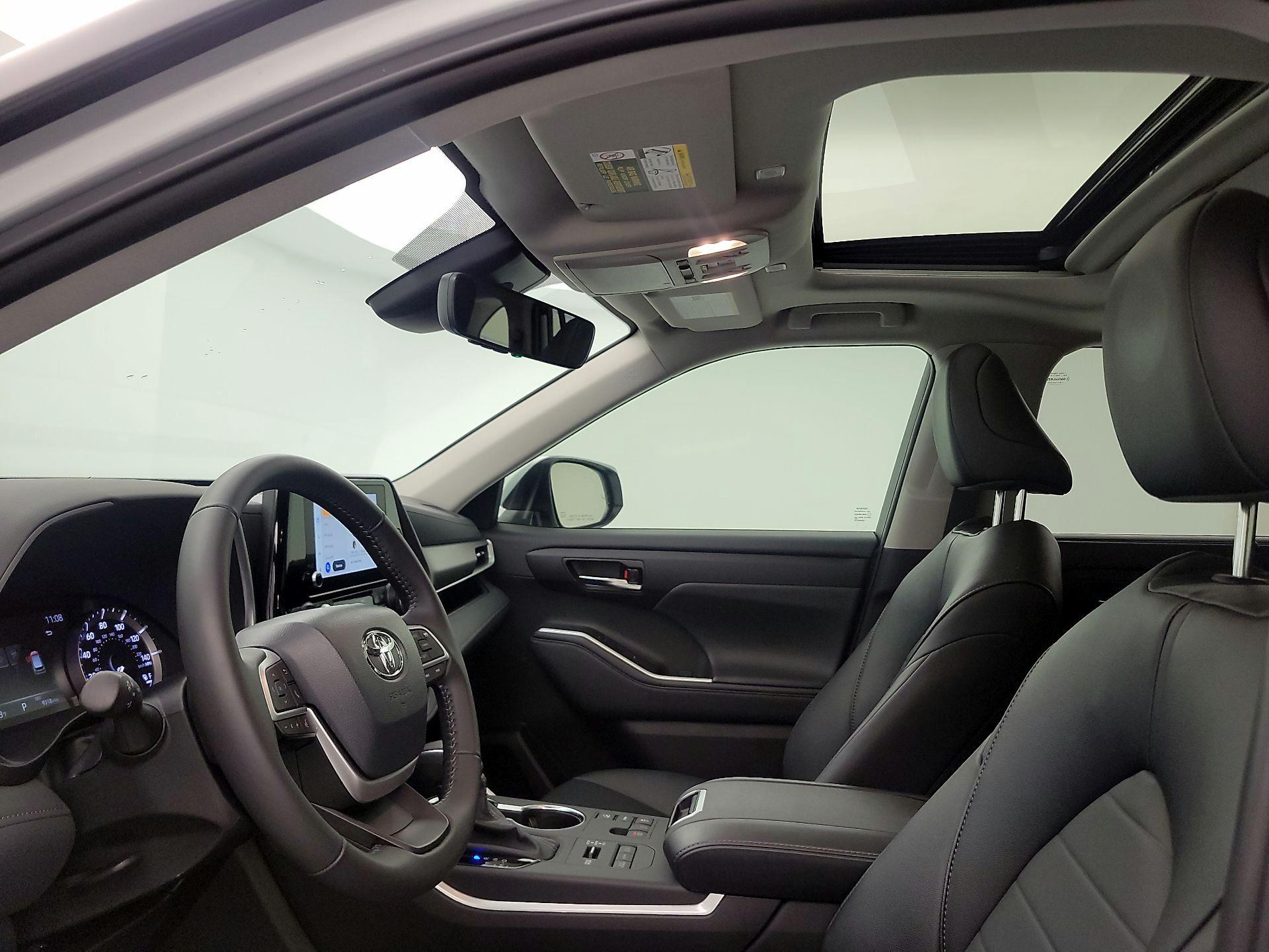 Thumbnail: 2024 Toyota Highlander - 19