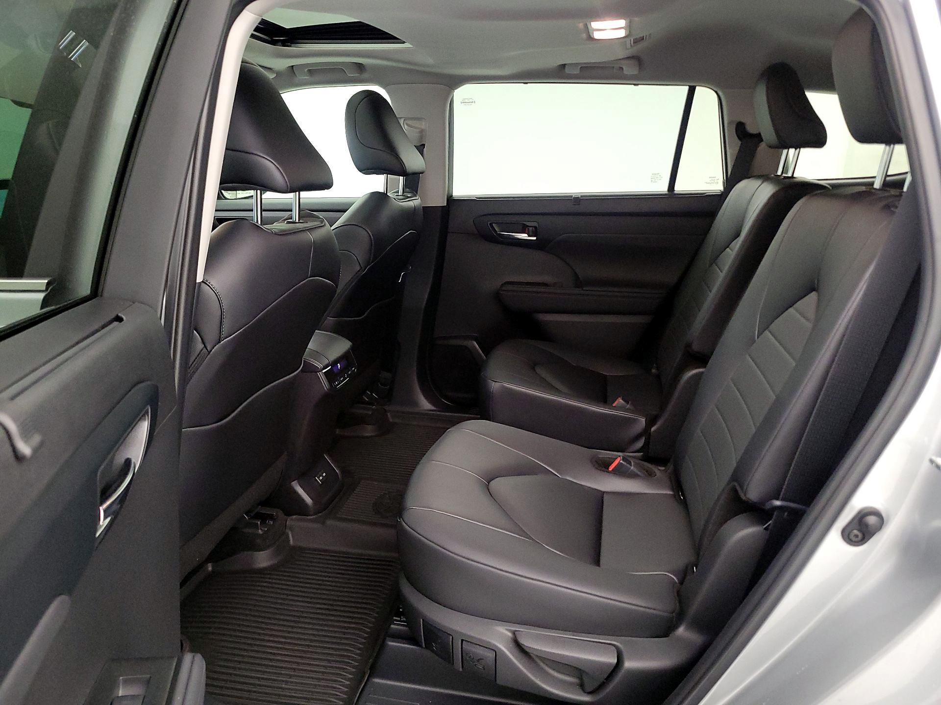 Thumbnail: 2024 Toyota Highlander - 20