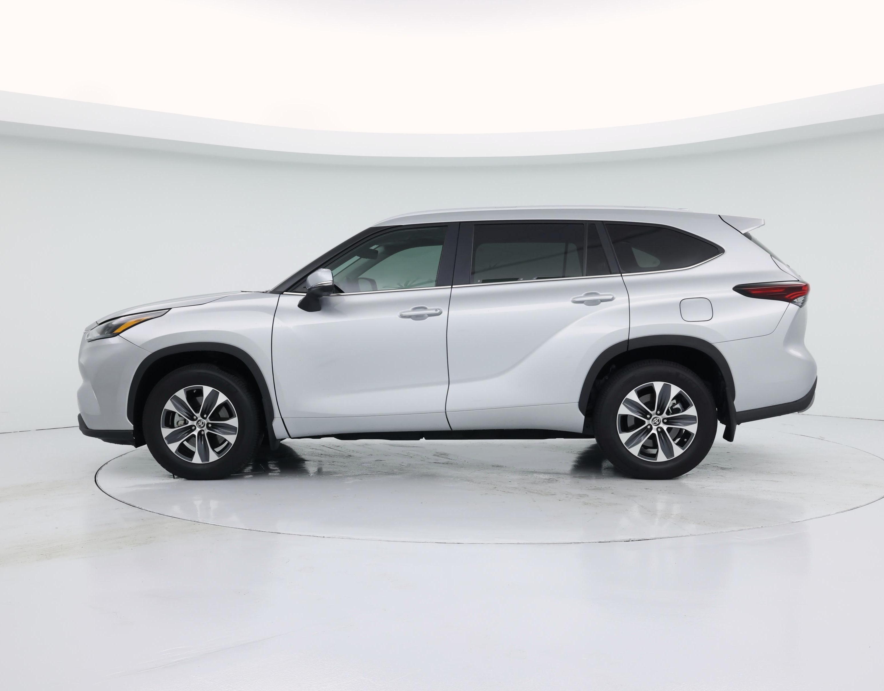 Thumbnail: 2024 Toyota Highlander - 3