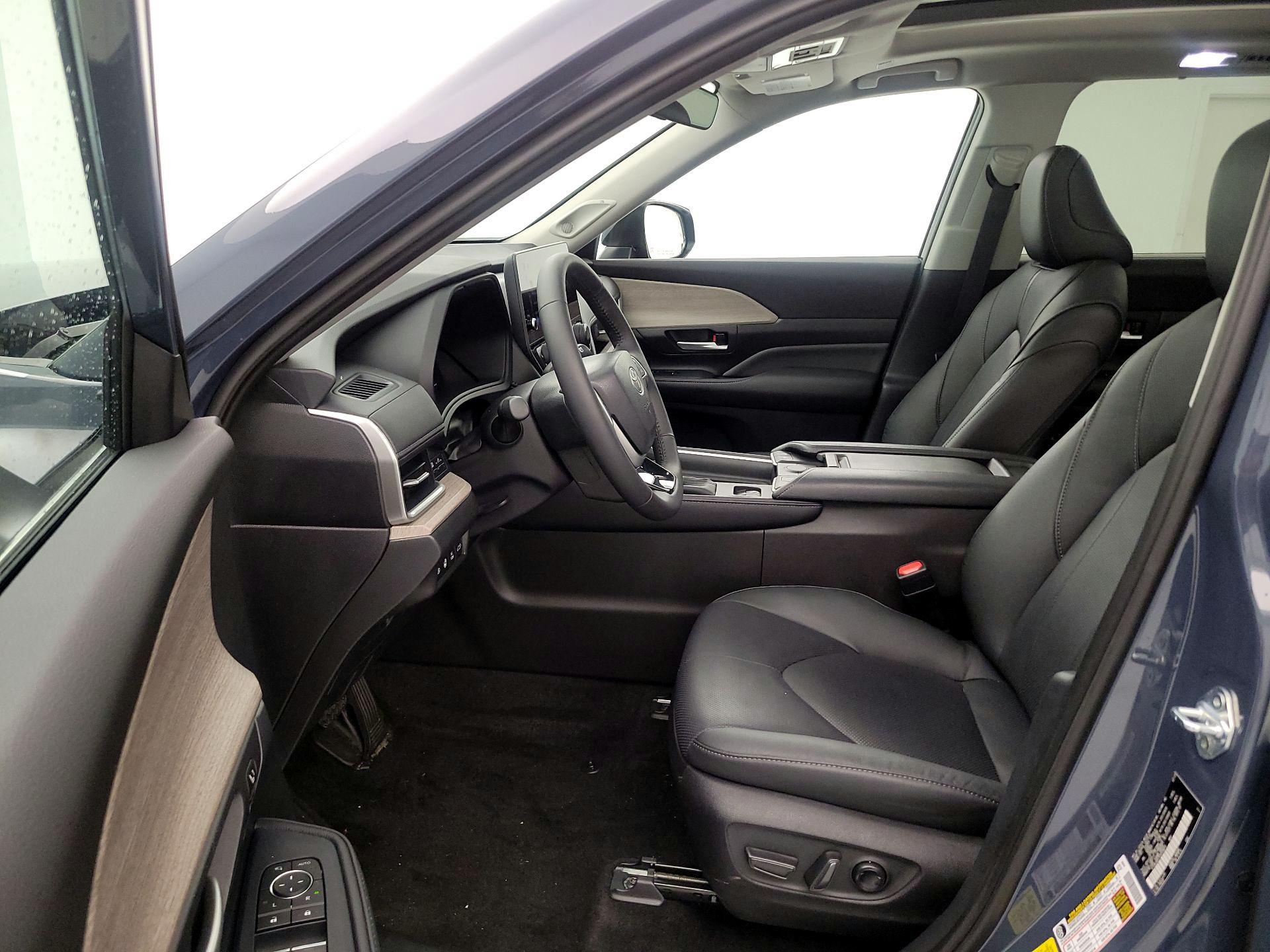 Thumbnail: 2025 Toyota Highlander - 11