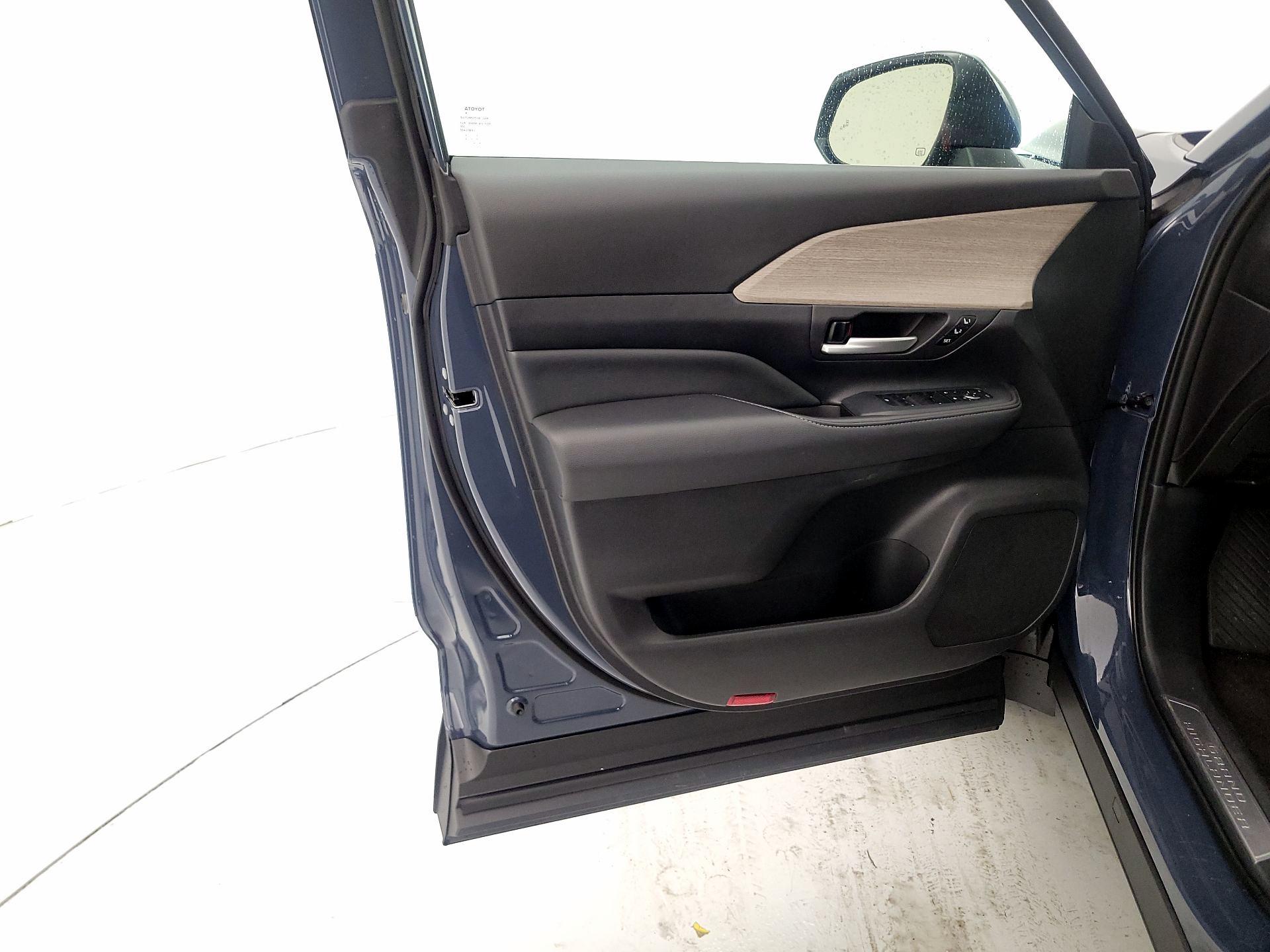 Thumbnail: 2025 Toyota Highlander - 12