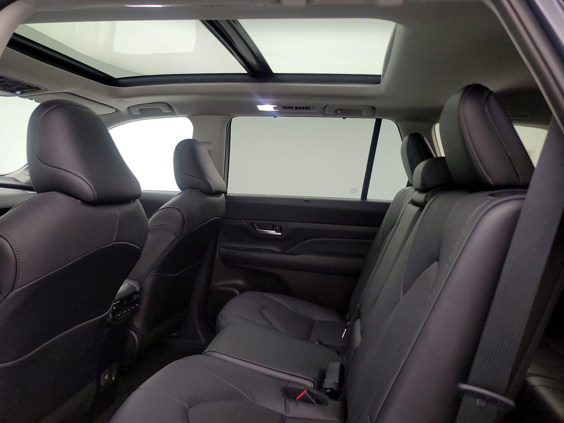 Thumbnail: 2025 Toyota Highlander - 19