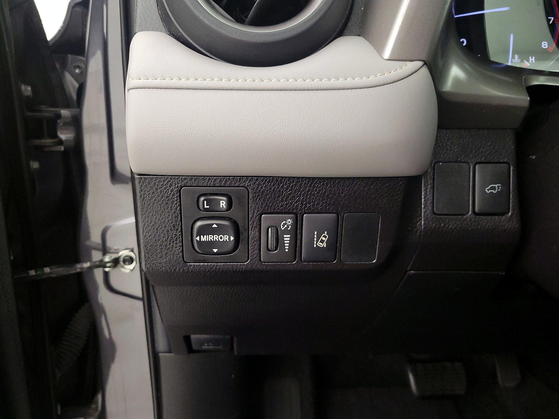 Thumbnail: 2018 Toyota RAV4 - 13
