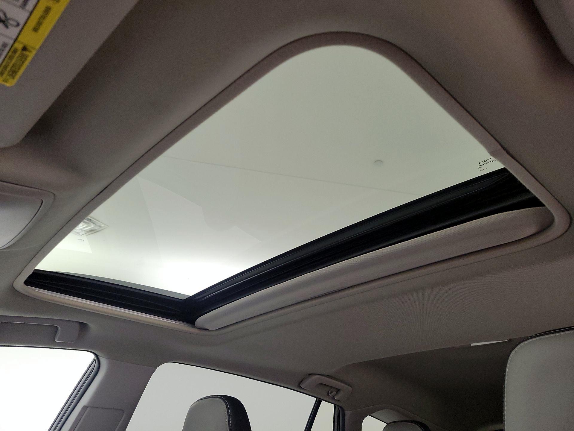 Thumbnail: 2018 Toyota RAV4 - 20