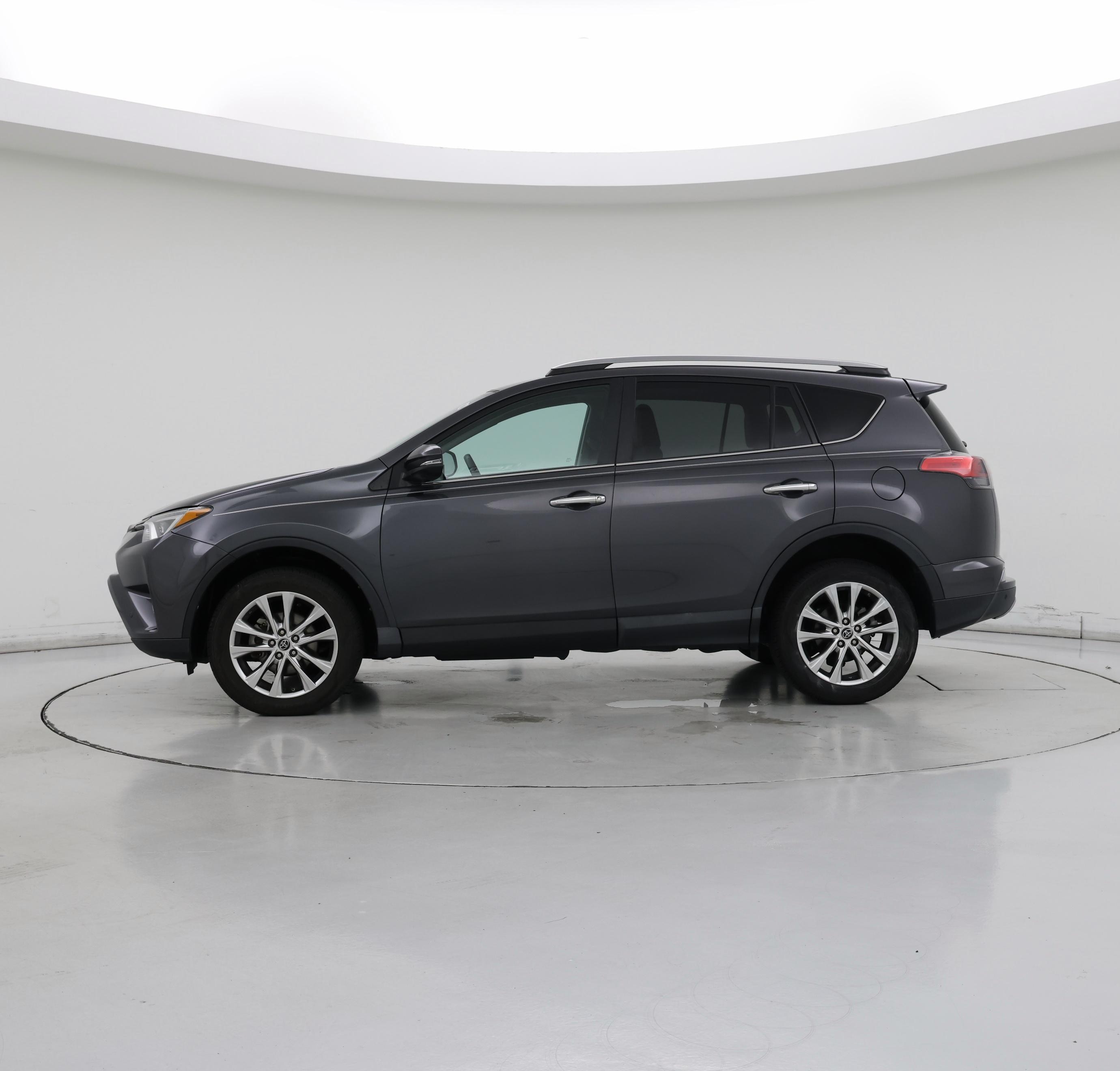Thumbnail: 2018 Toyota RAV4 - 3