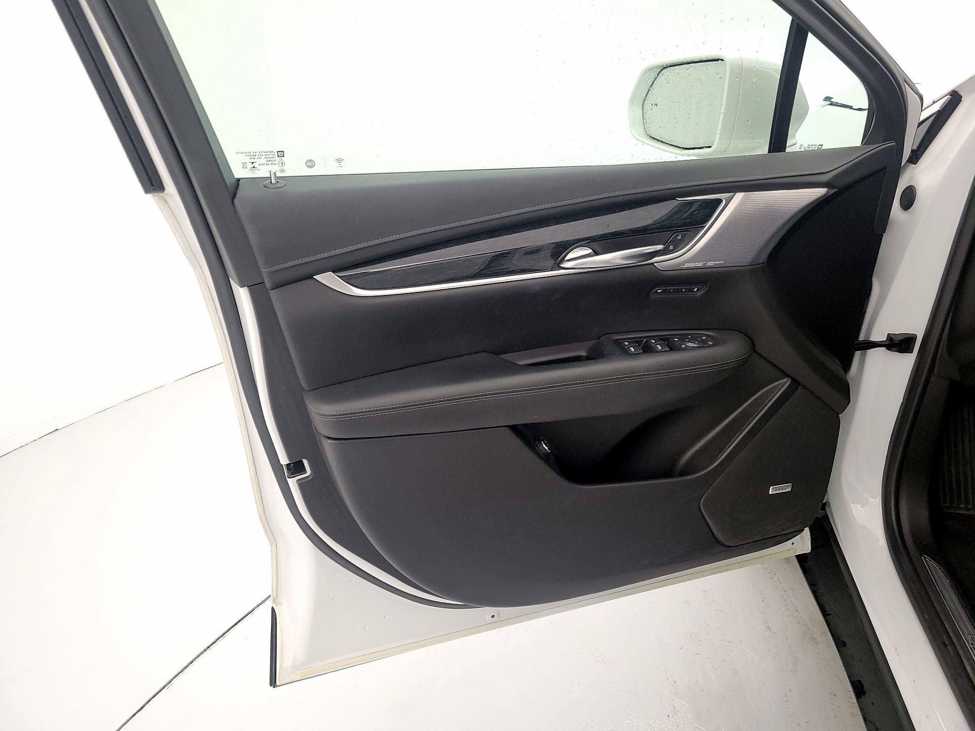 Thumbnail: 2020 Cadillac XT5 - 12