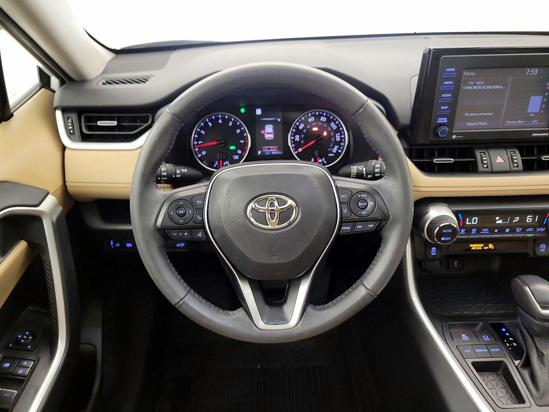 Thumbnail: 2022 Toyota RAV4 - 10