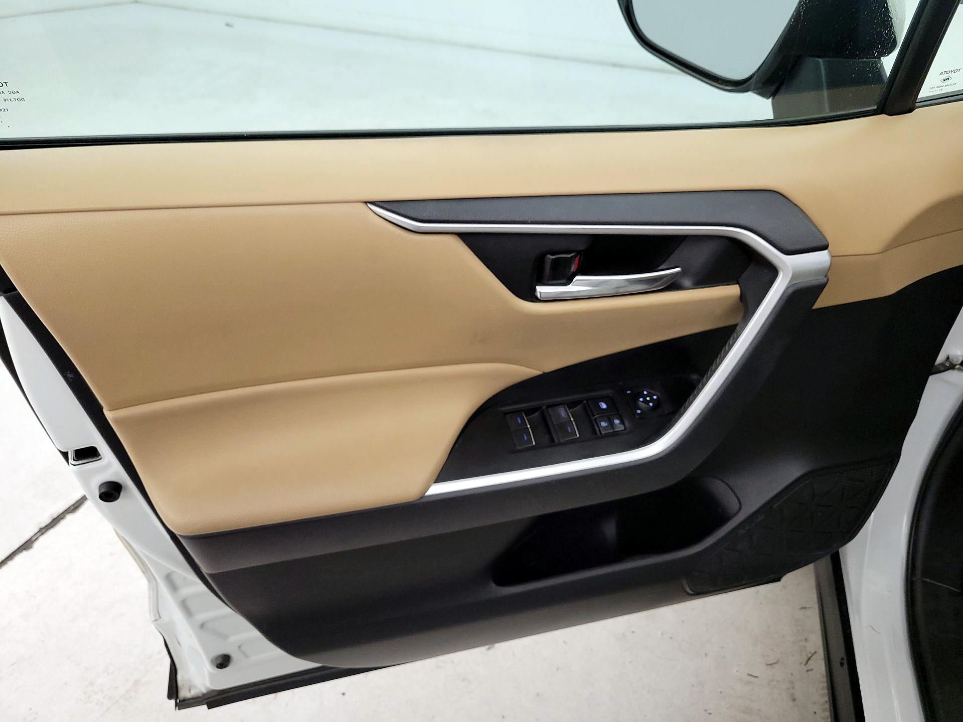Thumbnail: 2022 Toyota RAV4 - 12