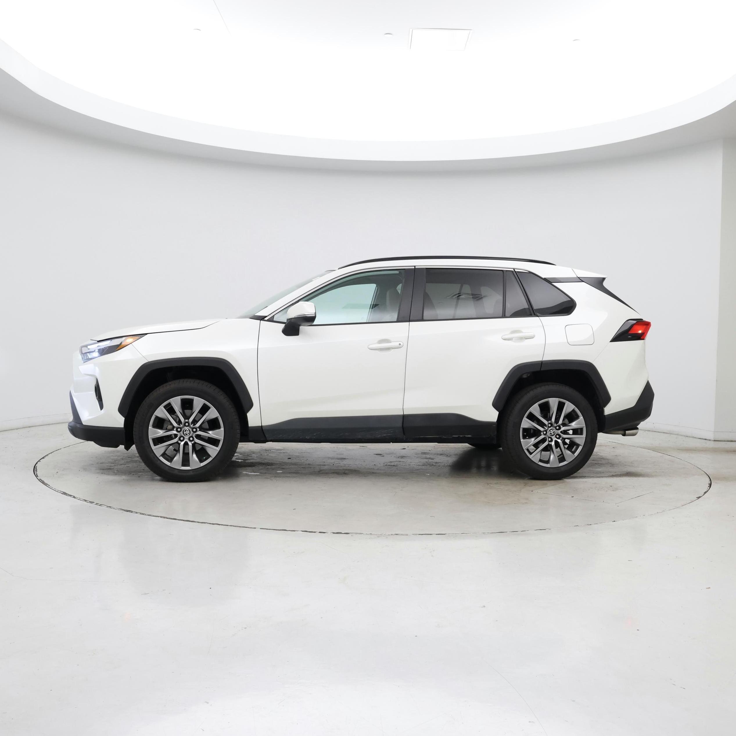 Thumbnail: 2022 Toyota RAV4 - 3