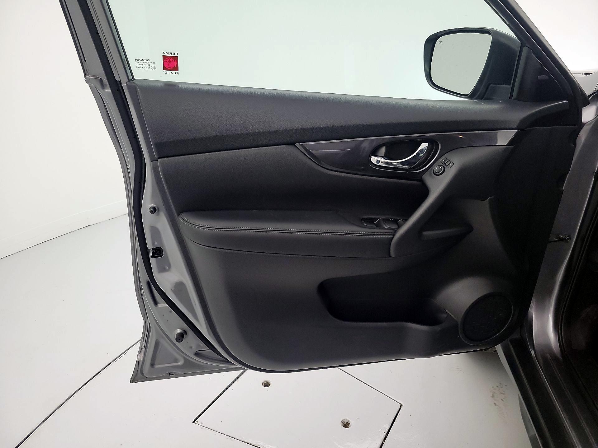 Thumbnail: 2018 Nissan Rogue - 12