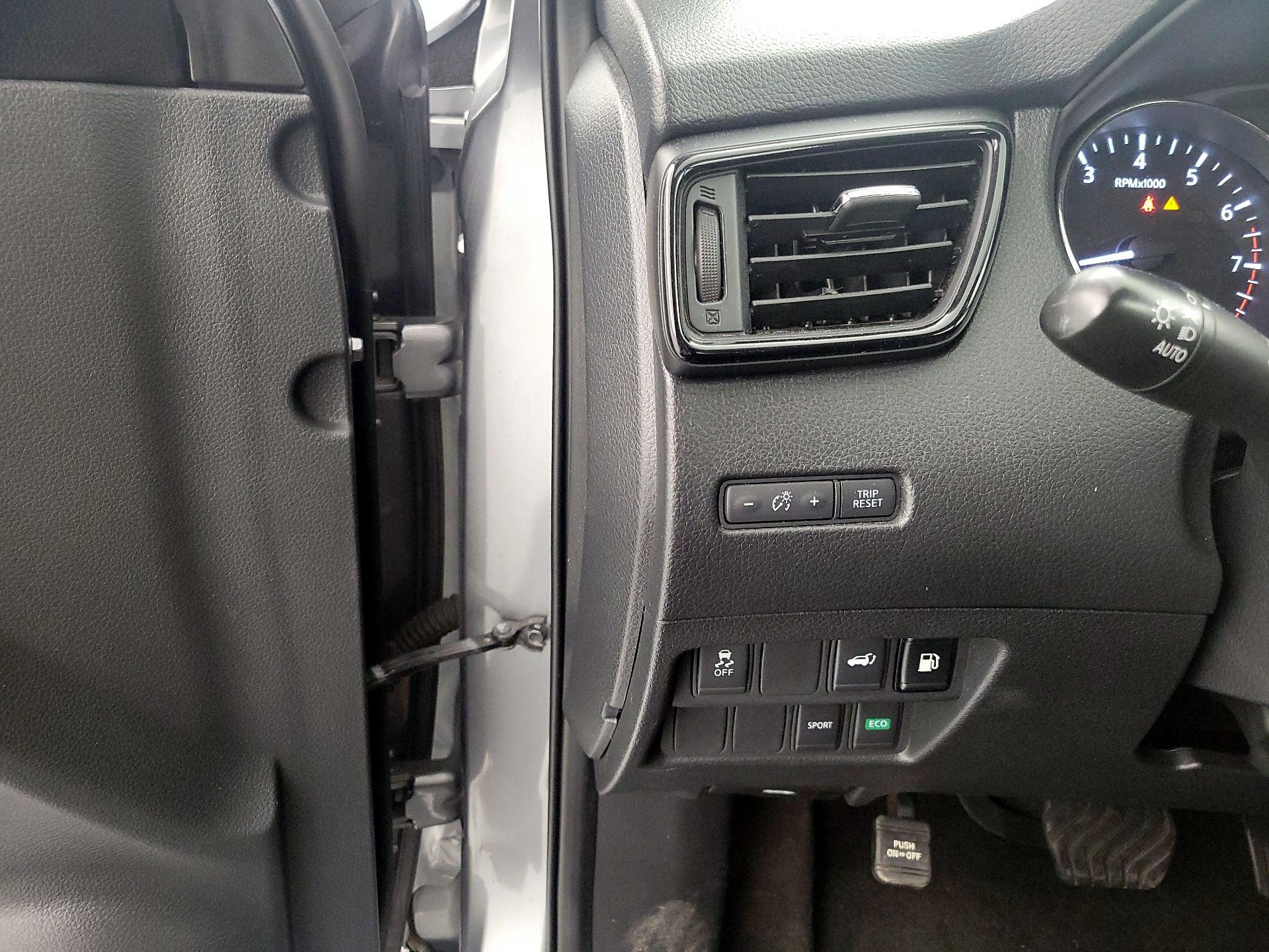 Thumbnail: 2018 Nissan Rogue - 13