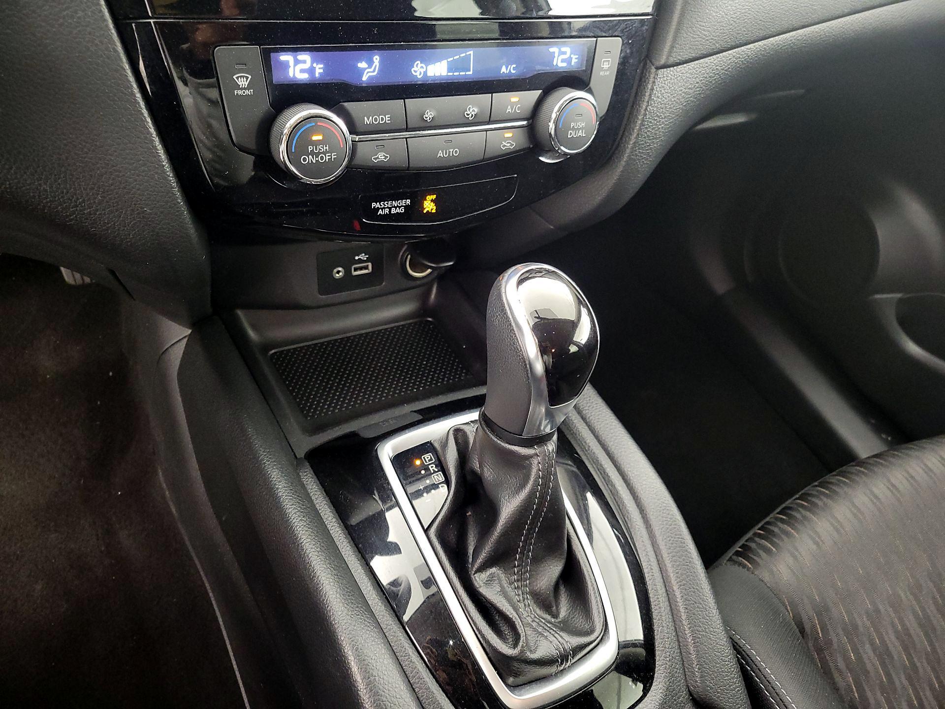 Thumbnail: 2018 Nissan Rogue - 16