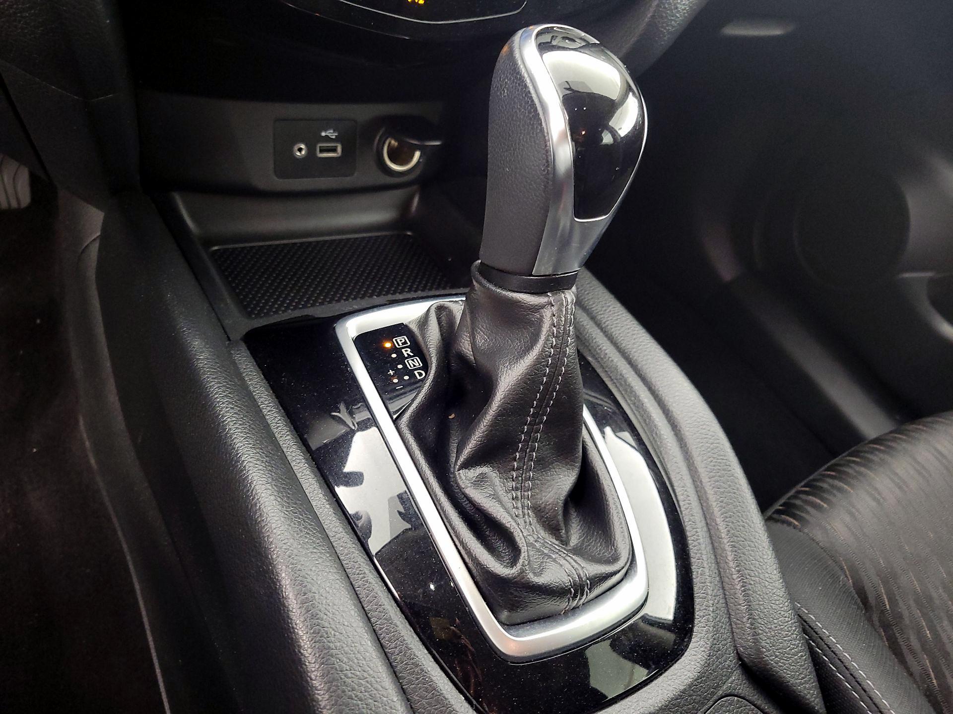 Thumbnail: 2018 Nissan Rogue - 17