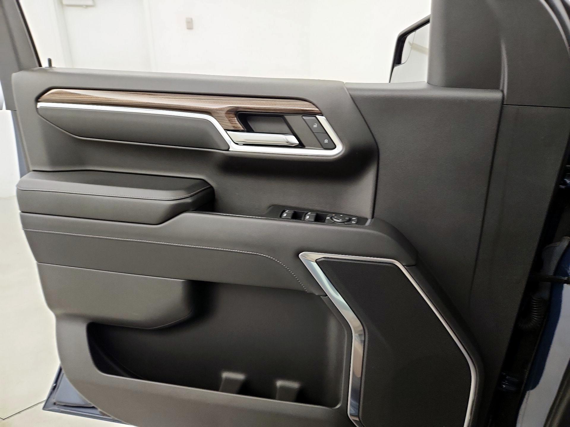 Thumbnail: 2022 Chevrolet Silverado 1500 - 12