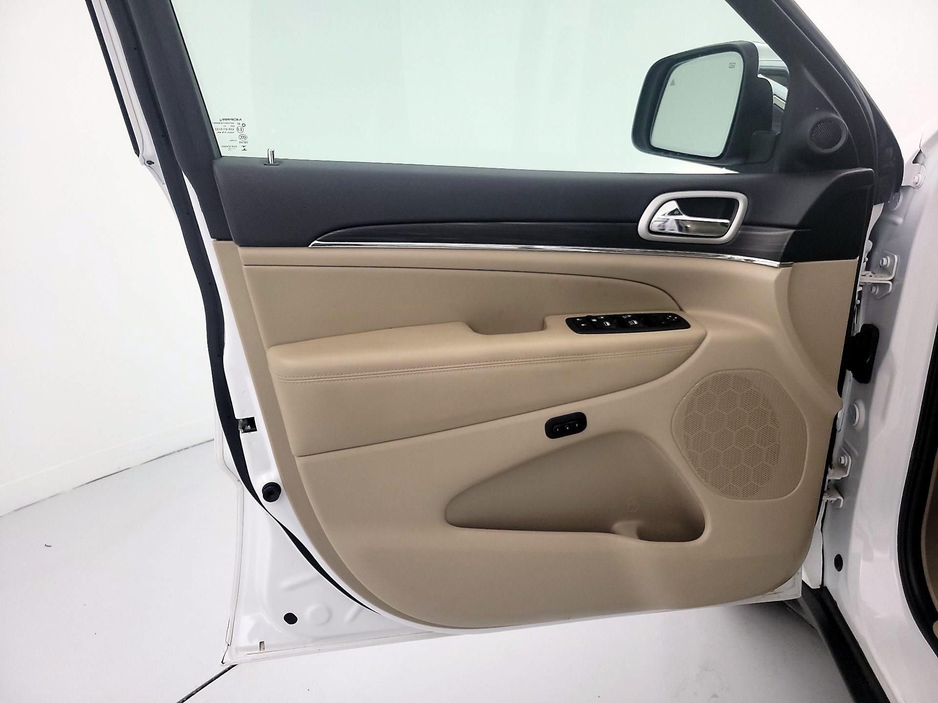 Thumbnail: 2021 Jeep Grand Cherokee - 12