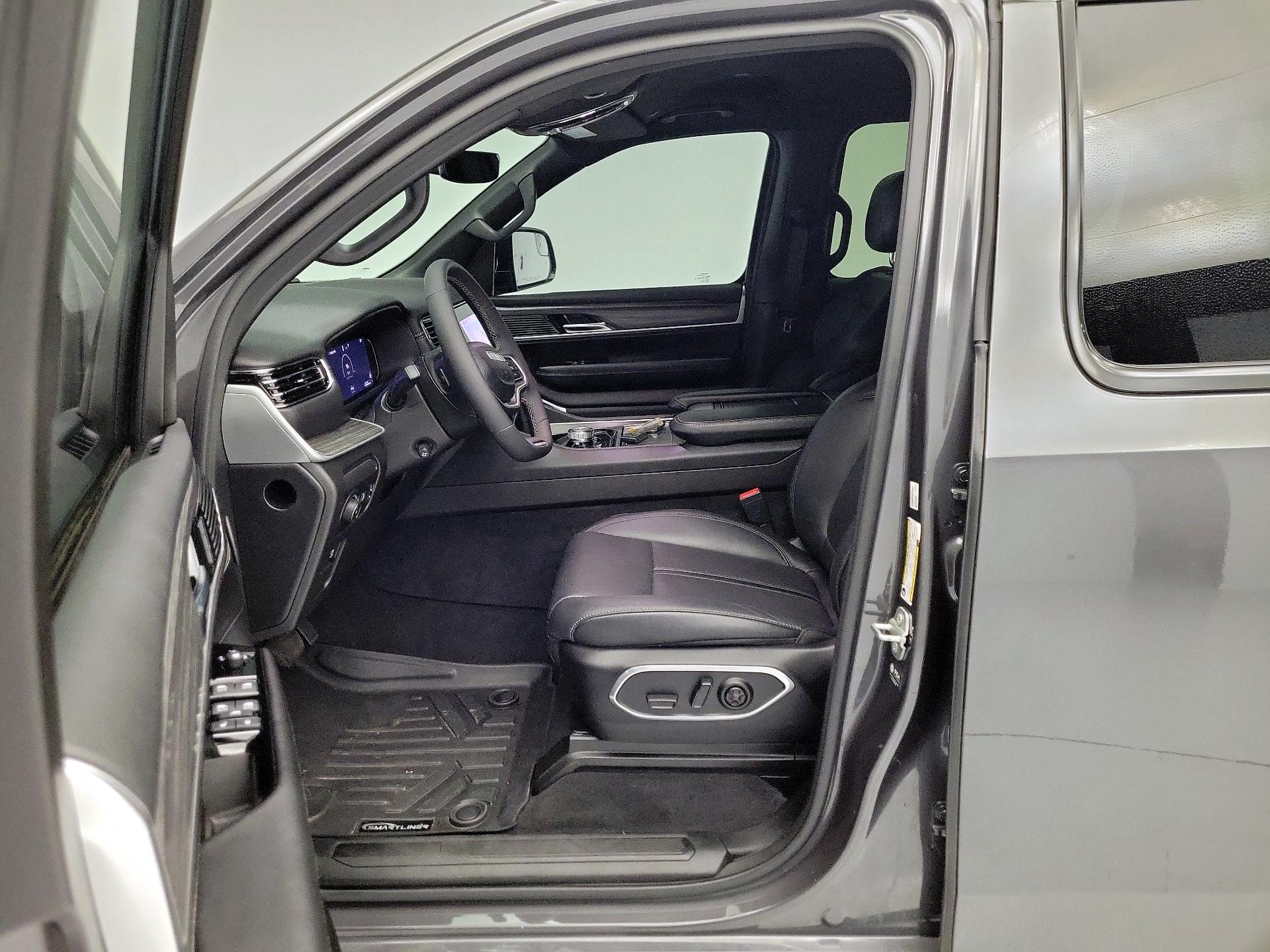 Thumbnail: 2023 Jeep Wagoneer - 11