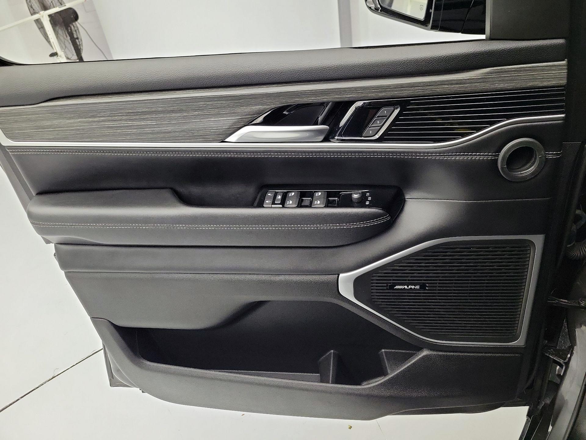 Thumbnail: 2023 Jeep Wagoneer - 12