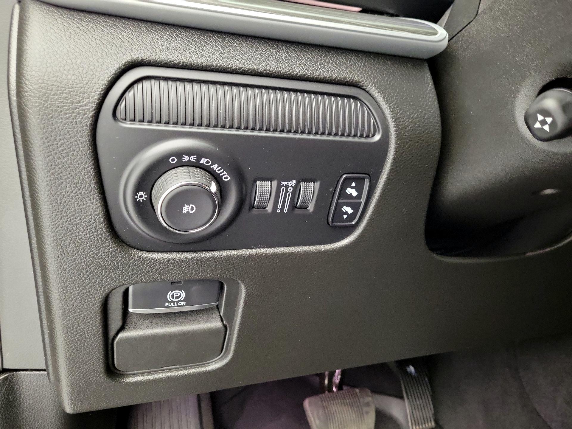 Thumbnail: 2023 Jeep Wagoneer - 13