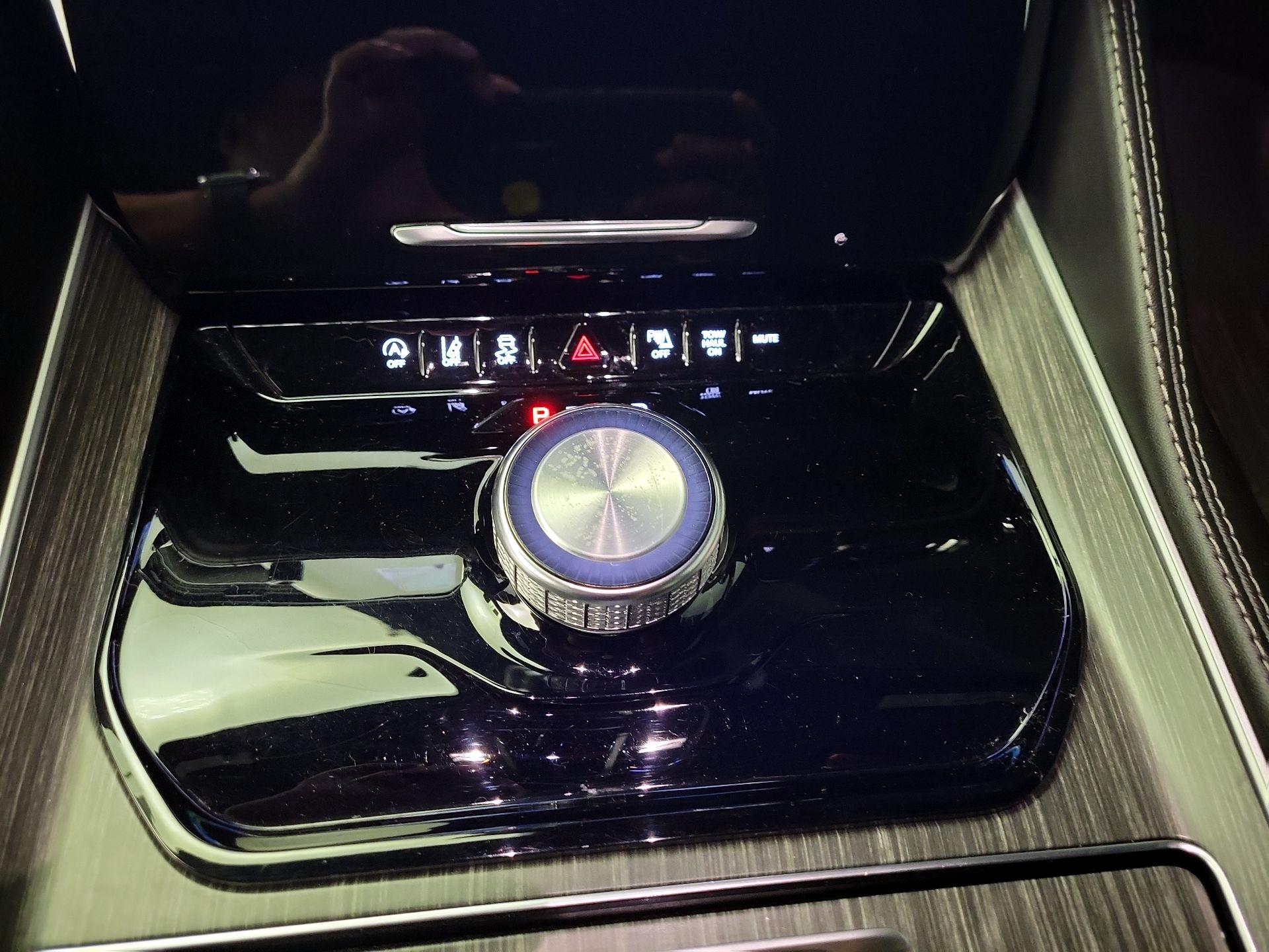 Thumbnail: 2023 Jeep Wagoneer - 18