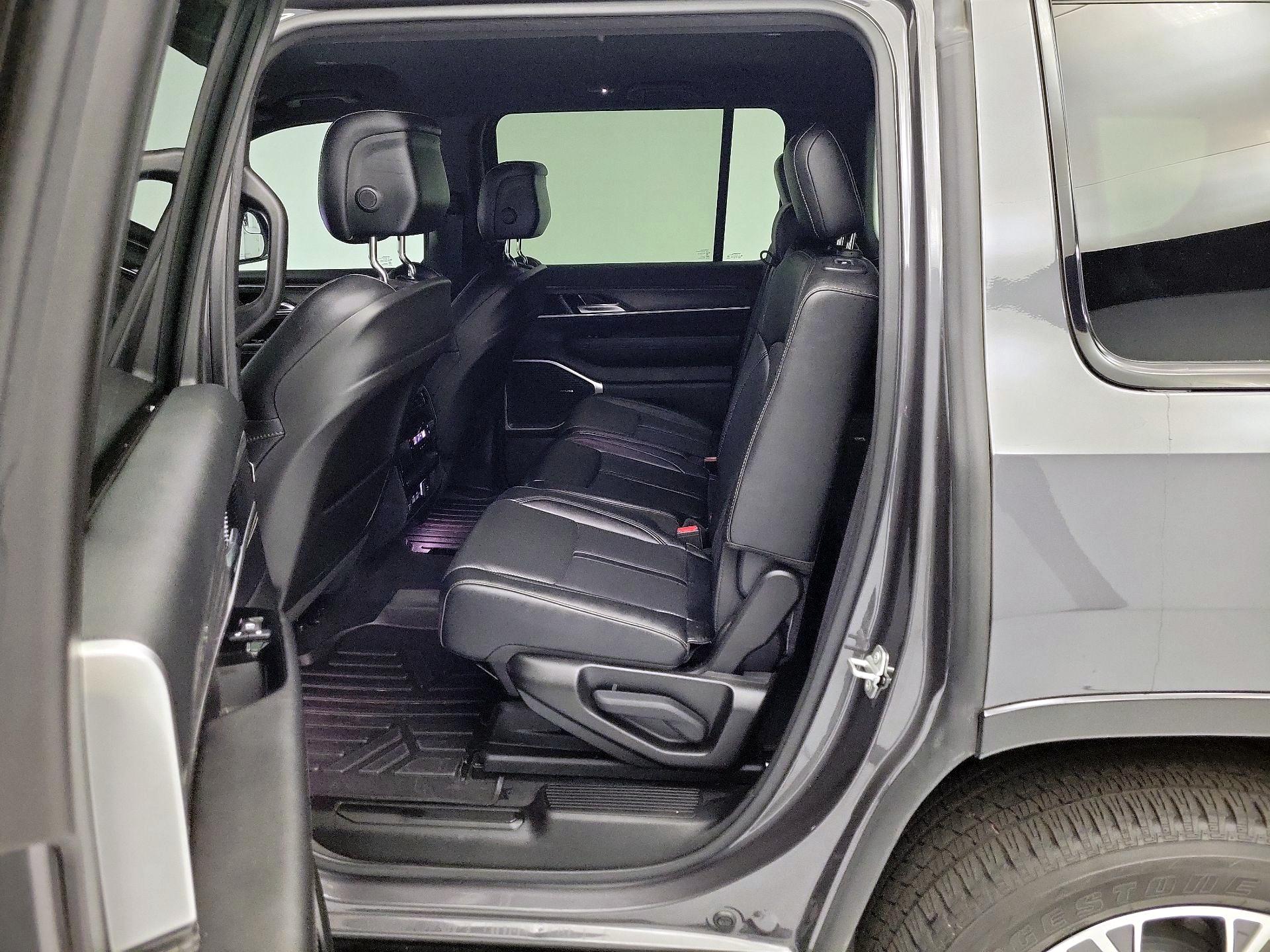 Thumbnail: 2023 Jeep Wagoneer - 20