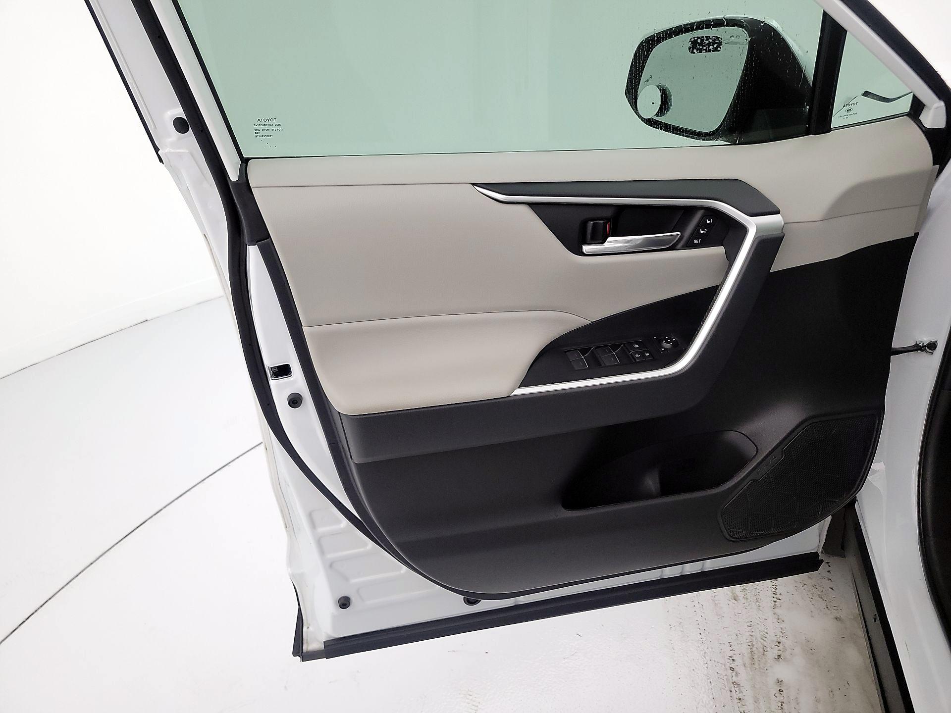 Thumbnail: 2024 Toyota RAV4 - 12