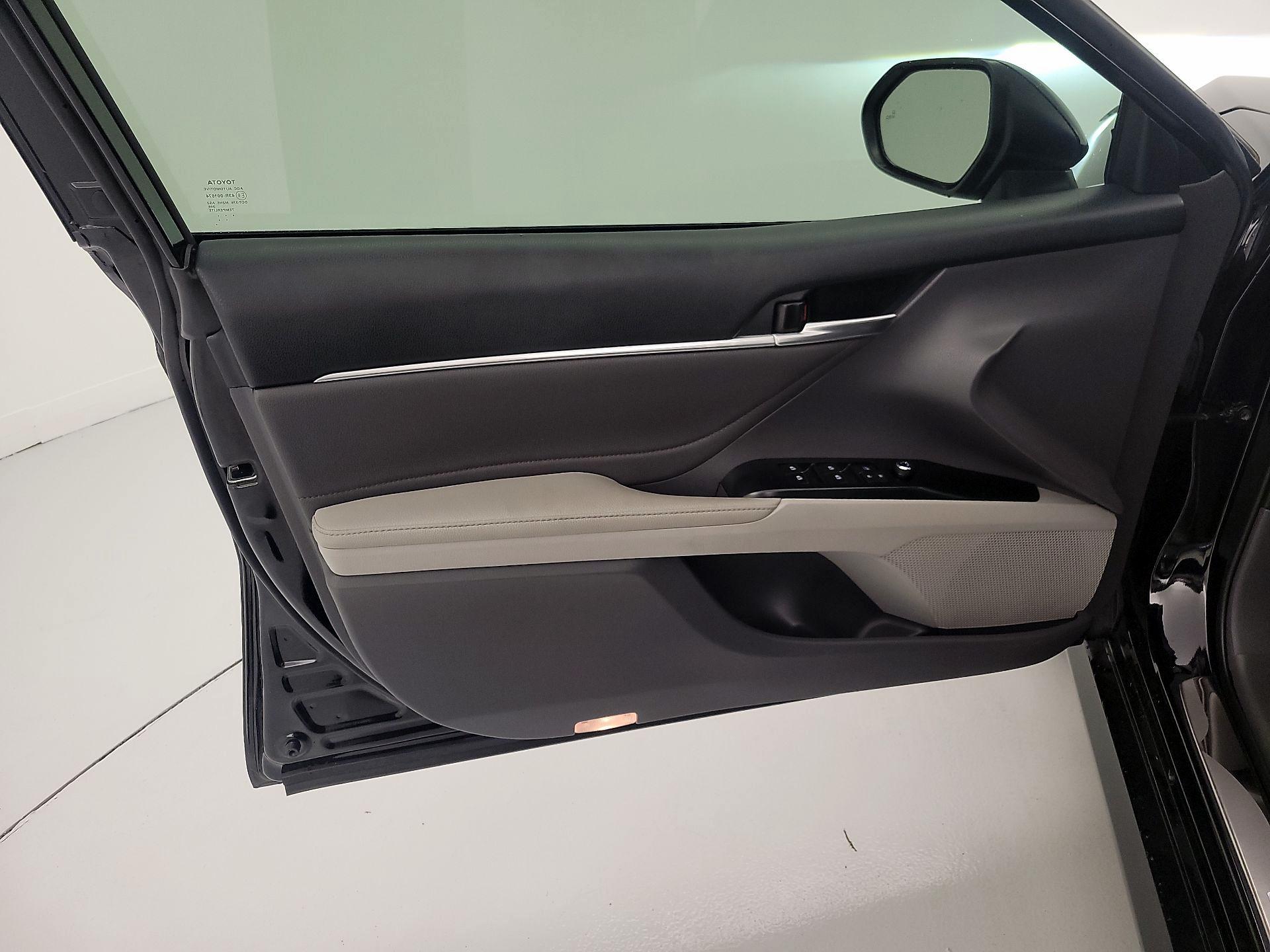 Thumbnail: 2018 Toyota Camry - 12