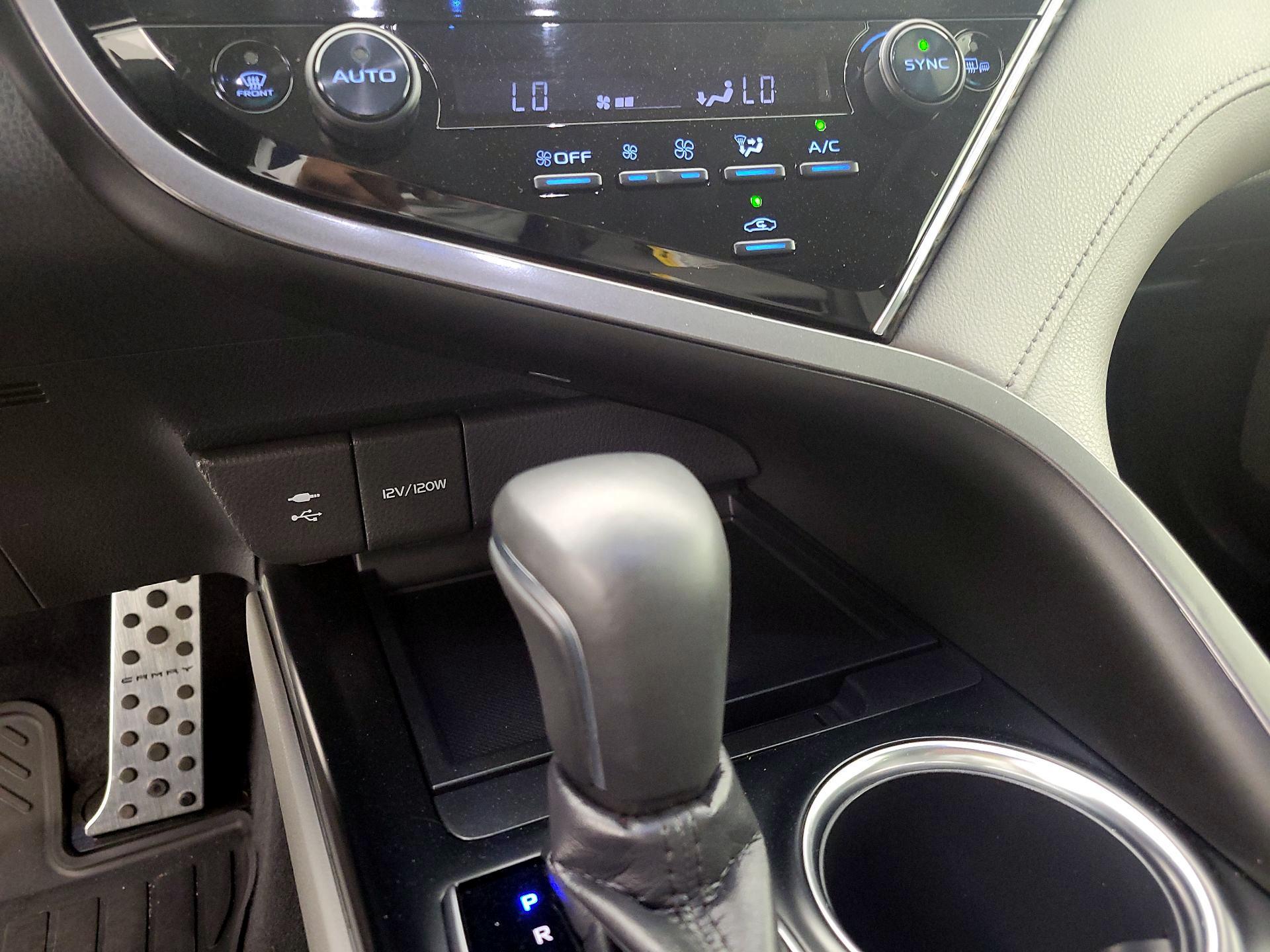 Thumbnail: 2018 Toyota Camry - 16