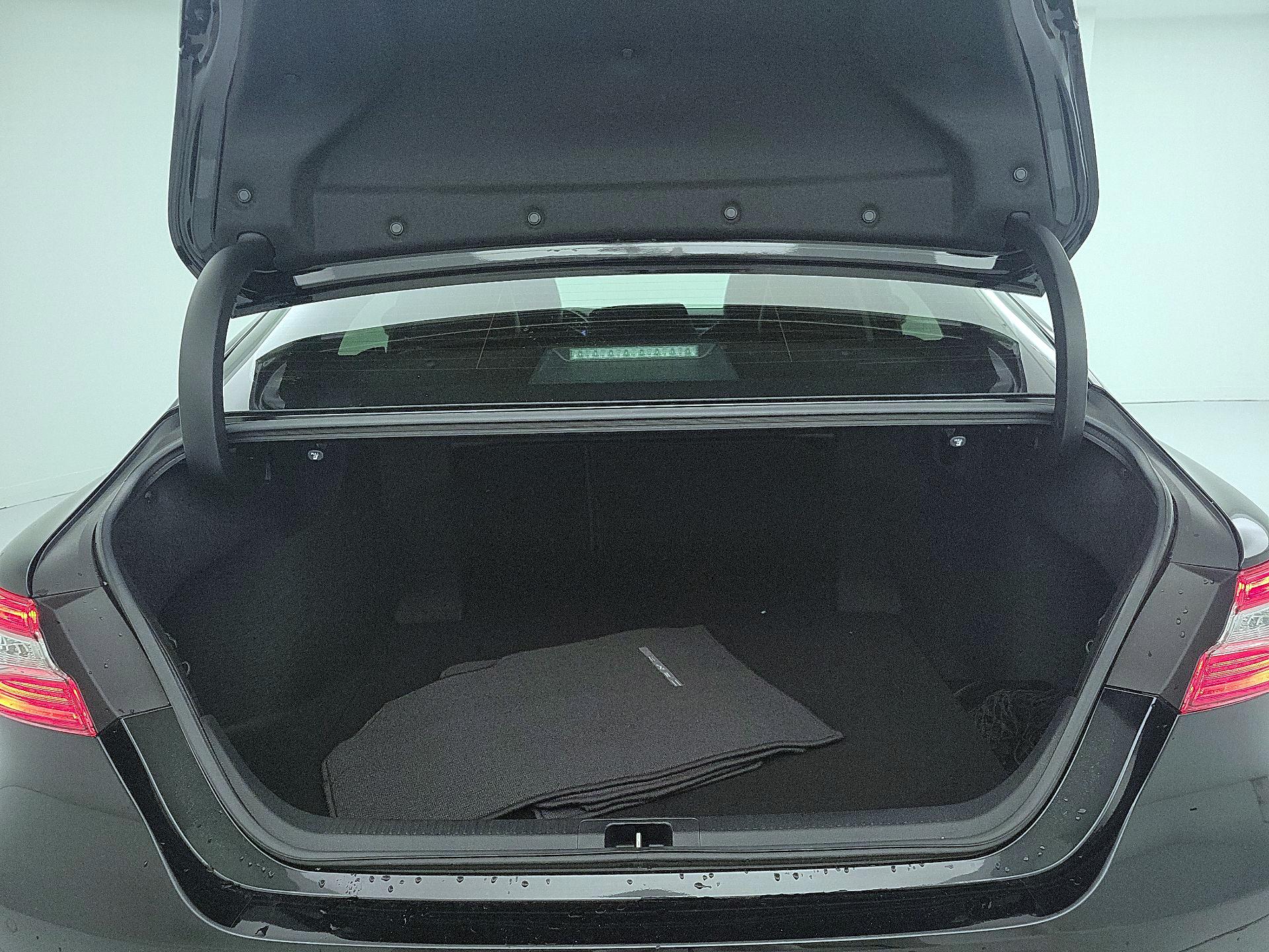 Thumbnail: 2018 Toyota Camry - 20