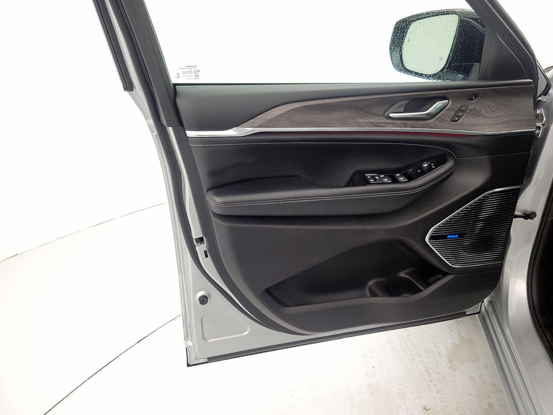 Thumbnail: 2022 Jeep Grand Cherokee - 12