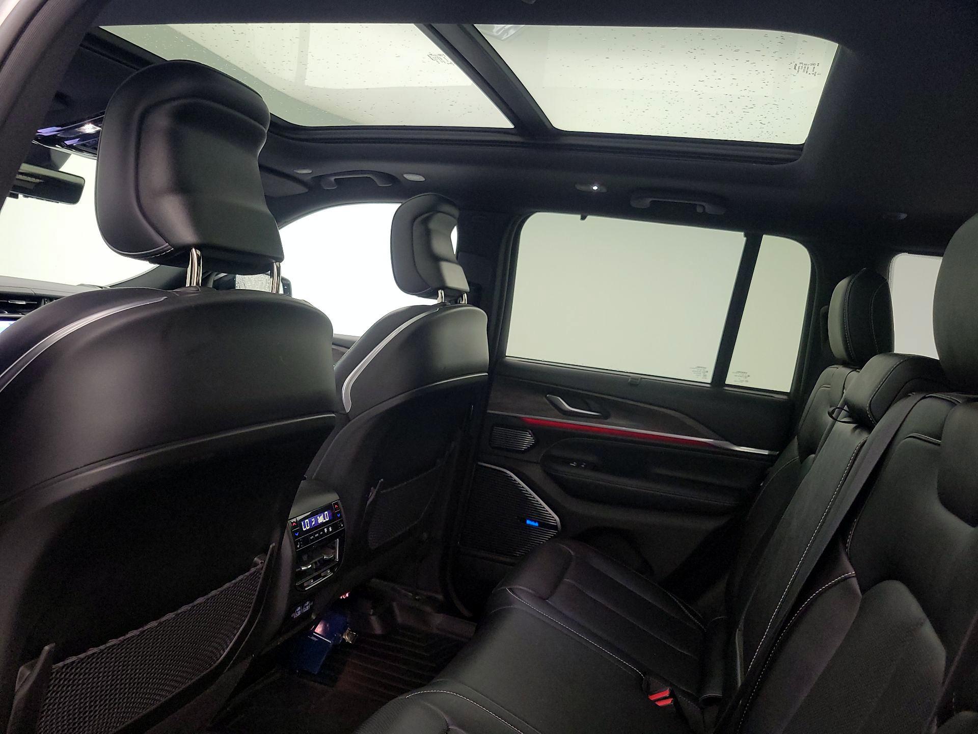 Thumbnail: 2022 Jeep Grand Cherokee - 20