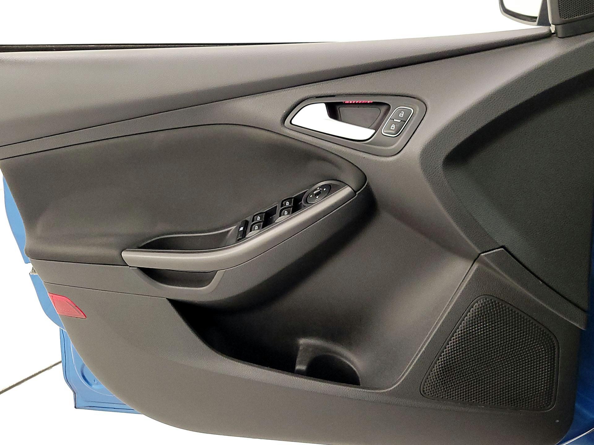 Thumbnail: 2016 Ford Focus - 12