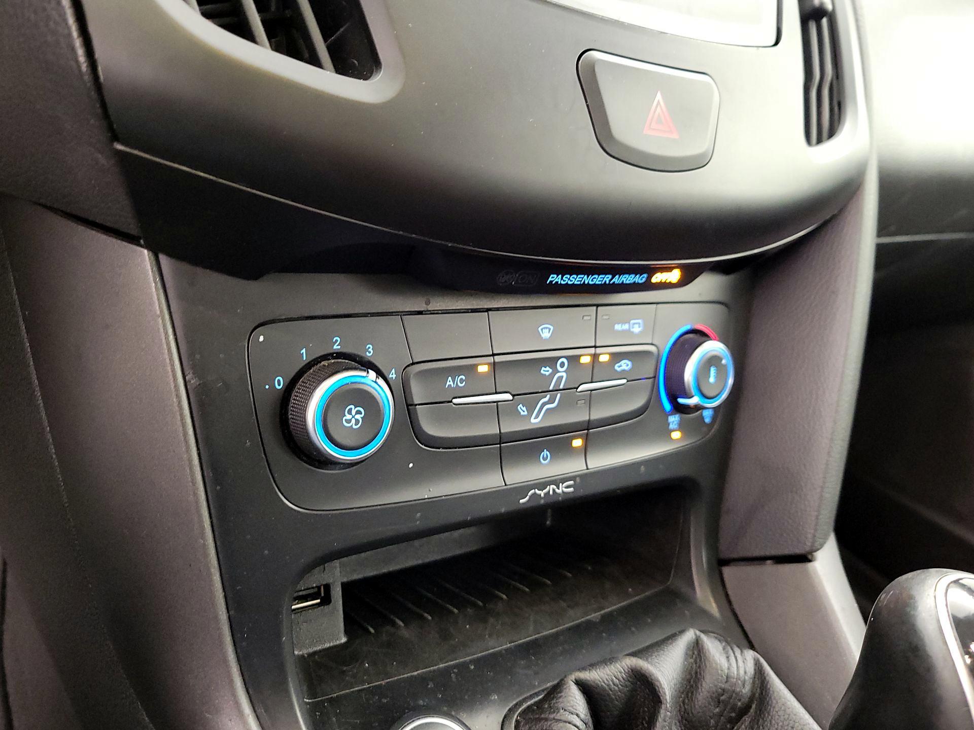 Thumbnail: 2016 Ford Focus - 16