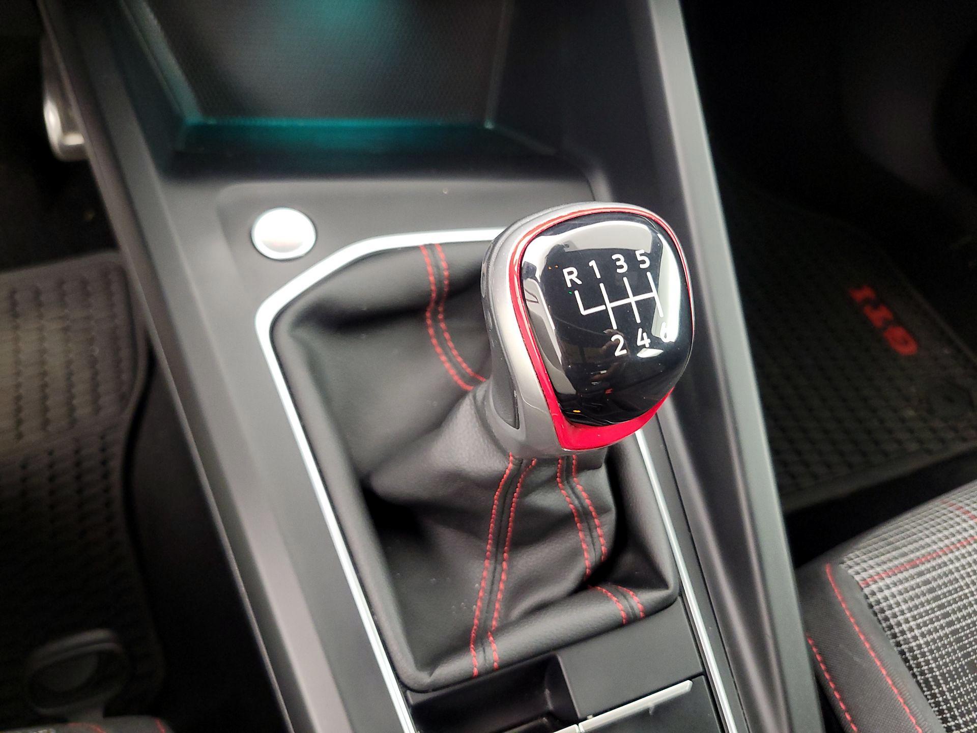 Thumbnail: 2022 Volkswagen Golf - 17