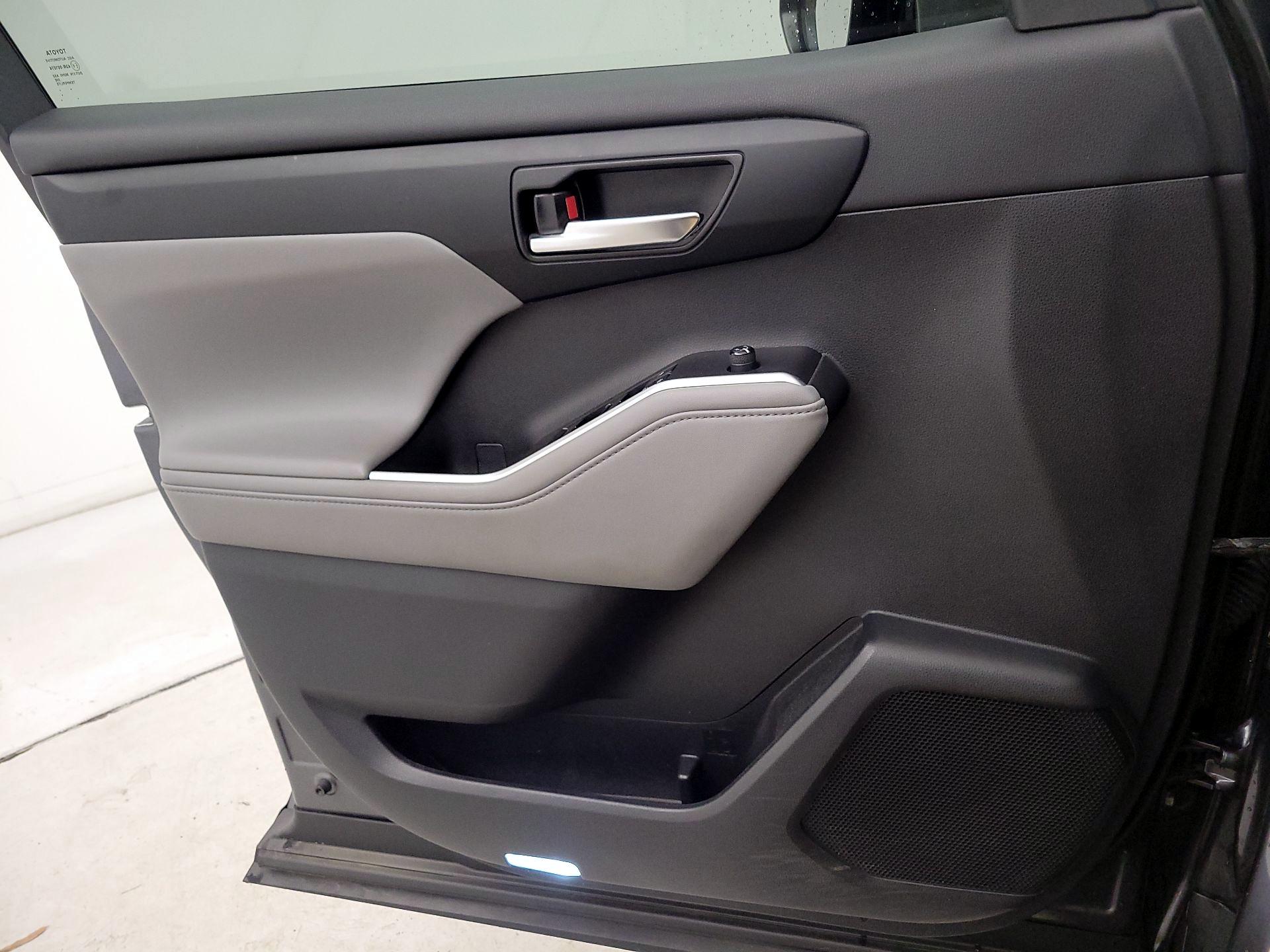 Thumbnail: 2021 Toyota Highlander - 12