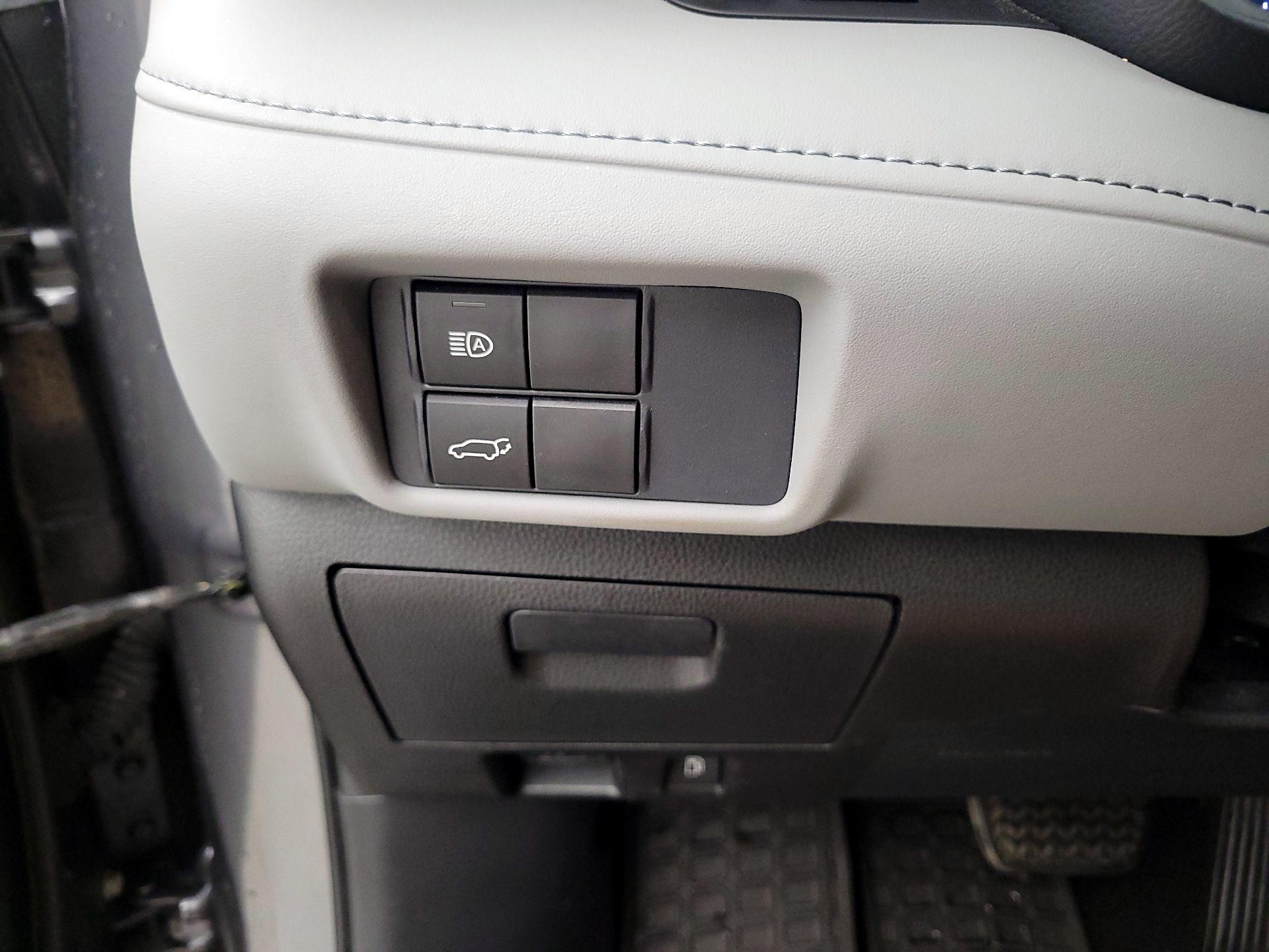Thumbnail: 2021 Toyota Highlander - 13
